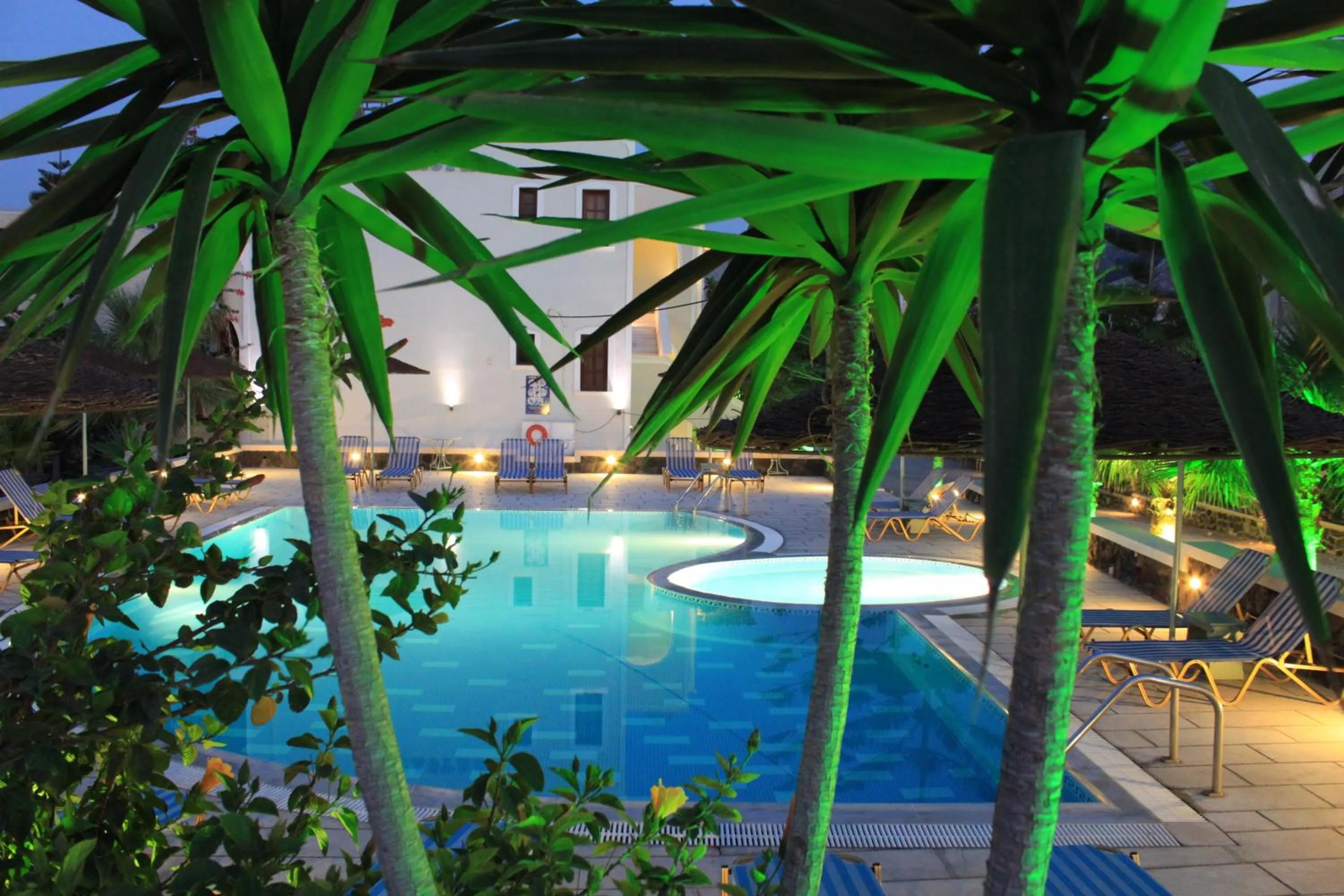 Swimming pool in Castro Hotel