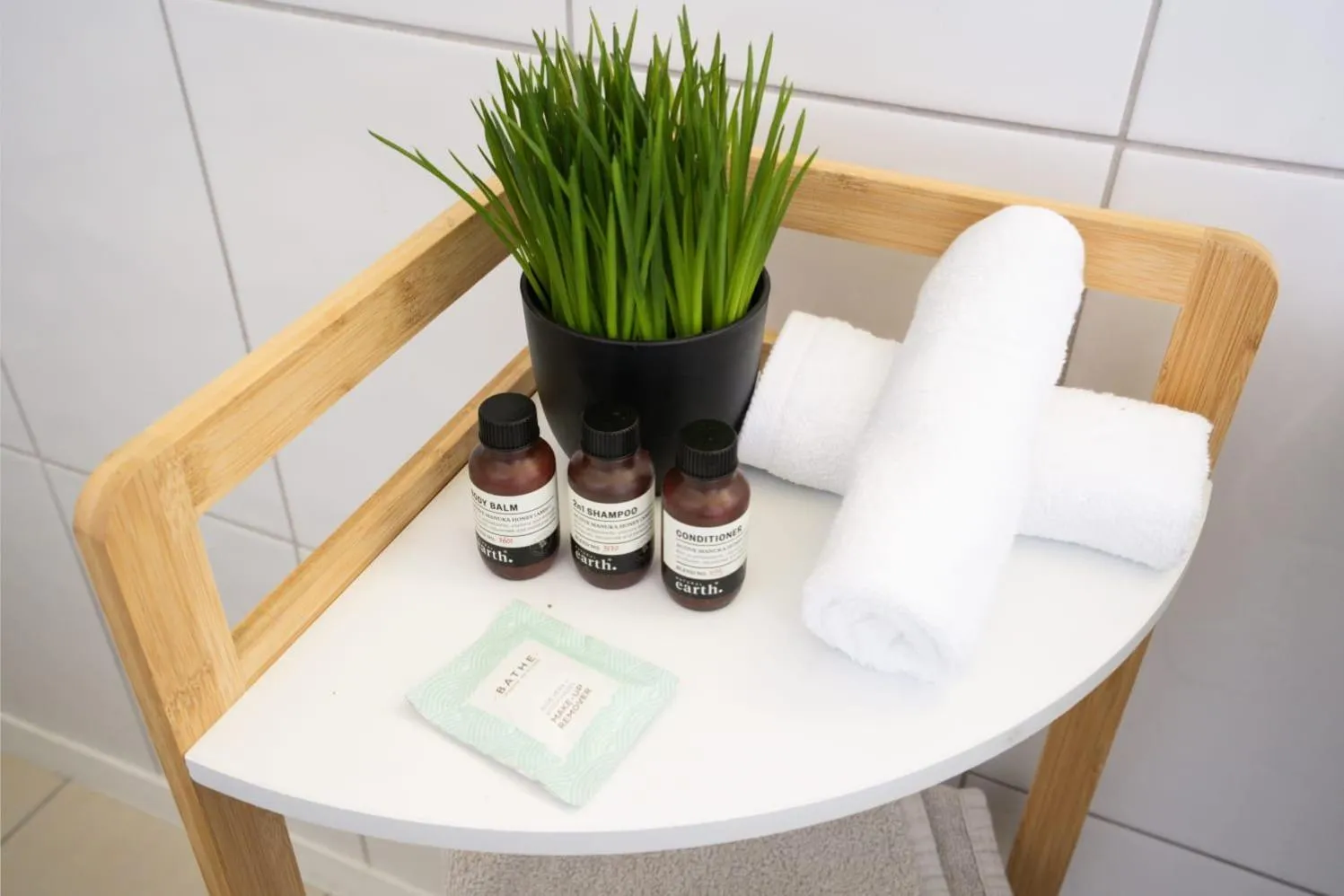 Frimley Lodge Motel - with Airport Shuttle service- Best Location in Town