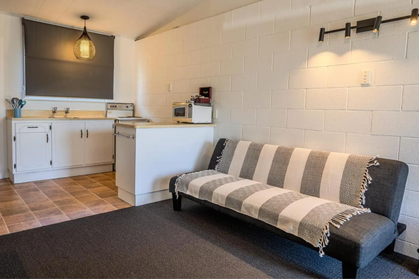 Frimley Lodge Motel - with Airport Shuttle service- Best Location in Town