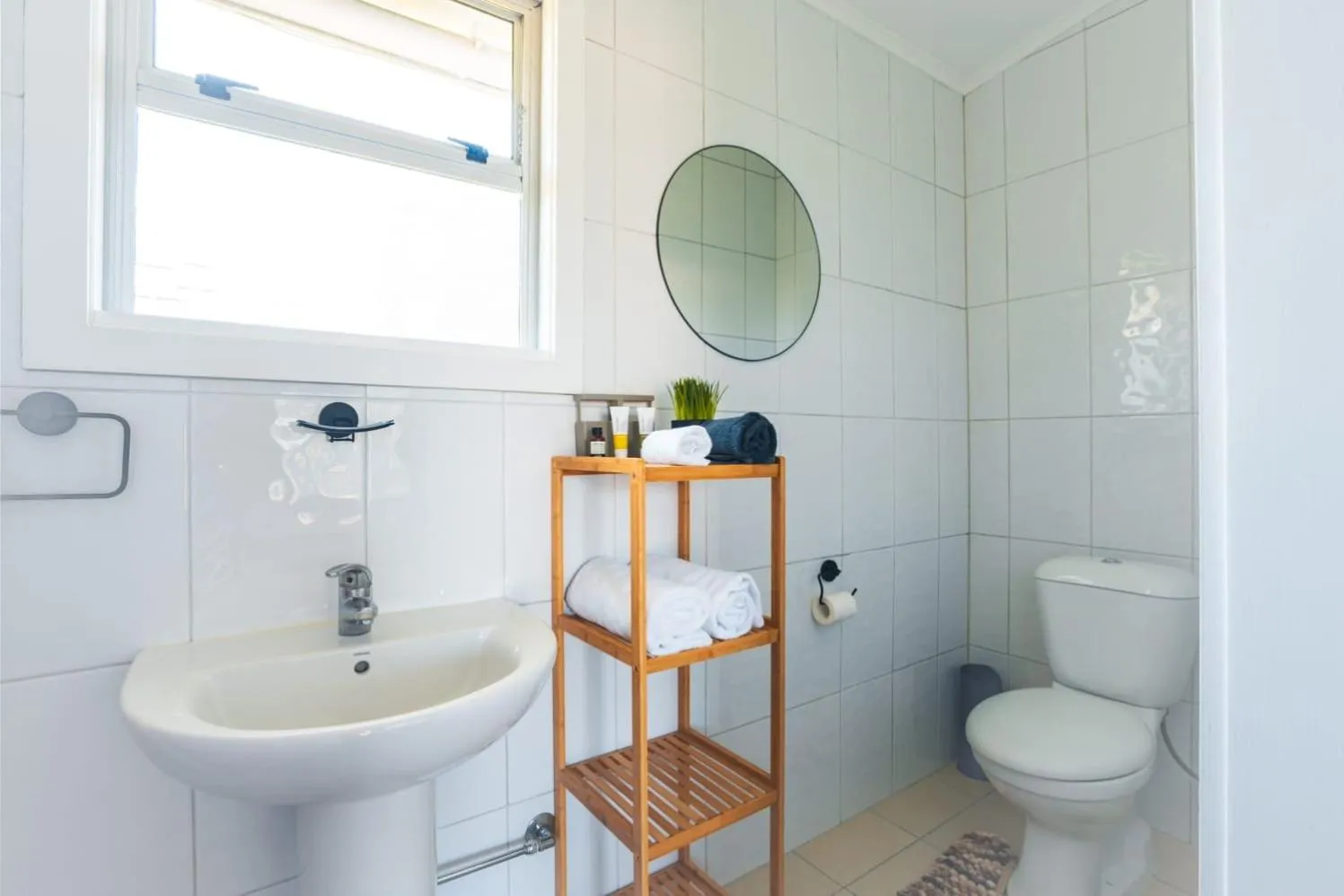 Frimley Lodge Motel - with Airport Shuttle service- Best Location in Town