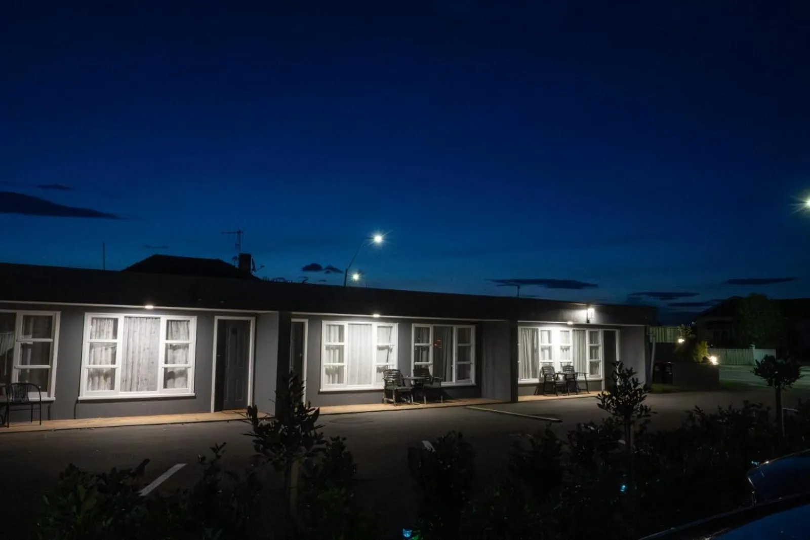 Frimley Lodge Motel - with Airport Shuttle service- Best Location in Town