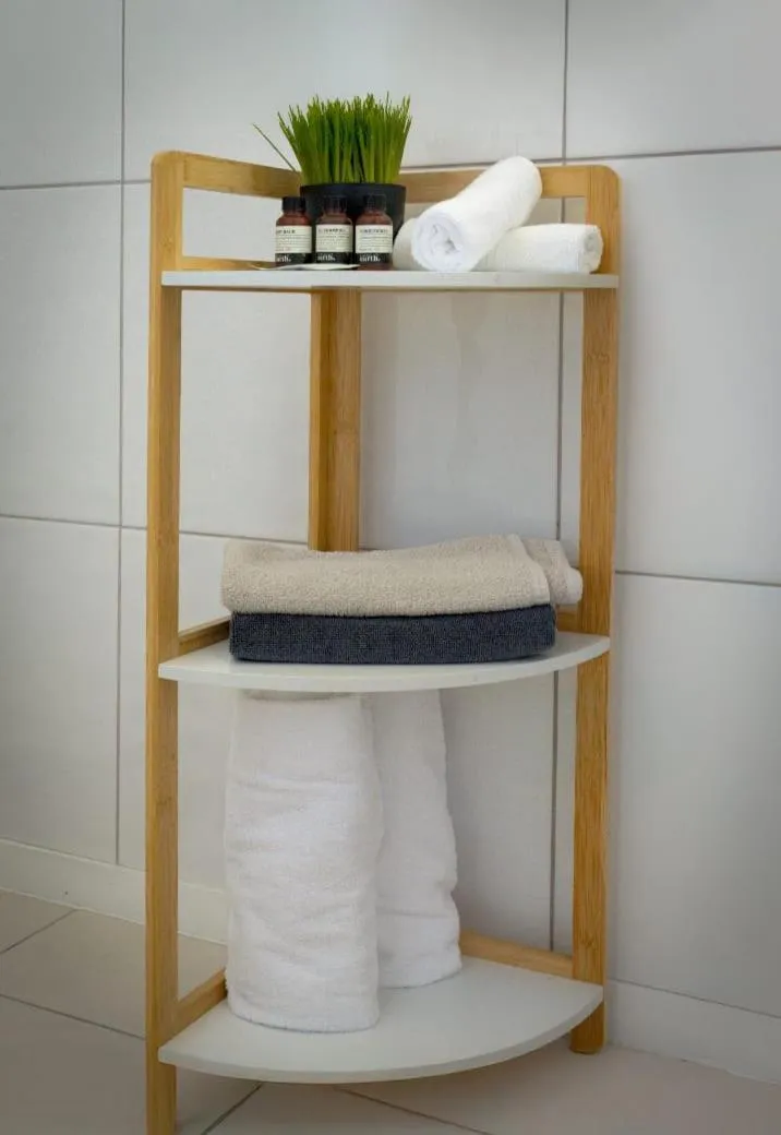 Frimley Lodge Motel - with Airport Shuttle service- Best Location in Town