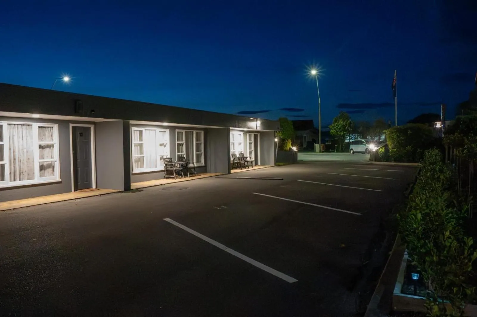 Frimley Lodge Motel - with Airport Shuttle service- Best Location in Town