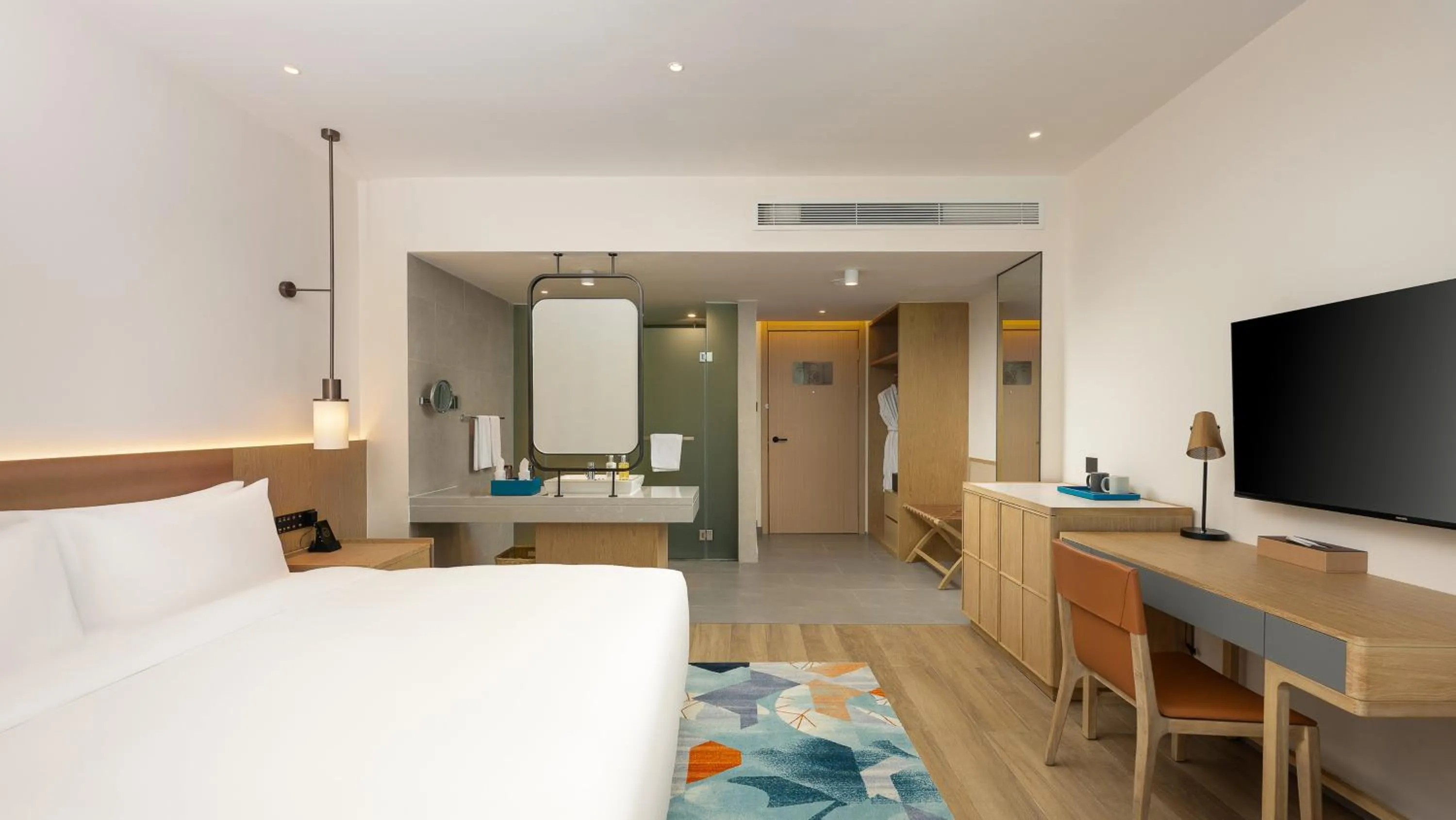 Photo of the whole room, Bed in Holiday Inn Hainan Xiangshui Bay by IHG