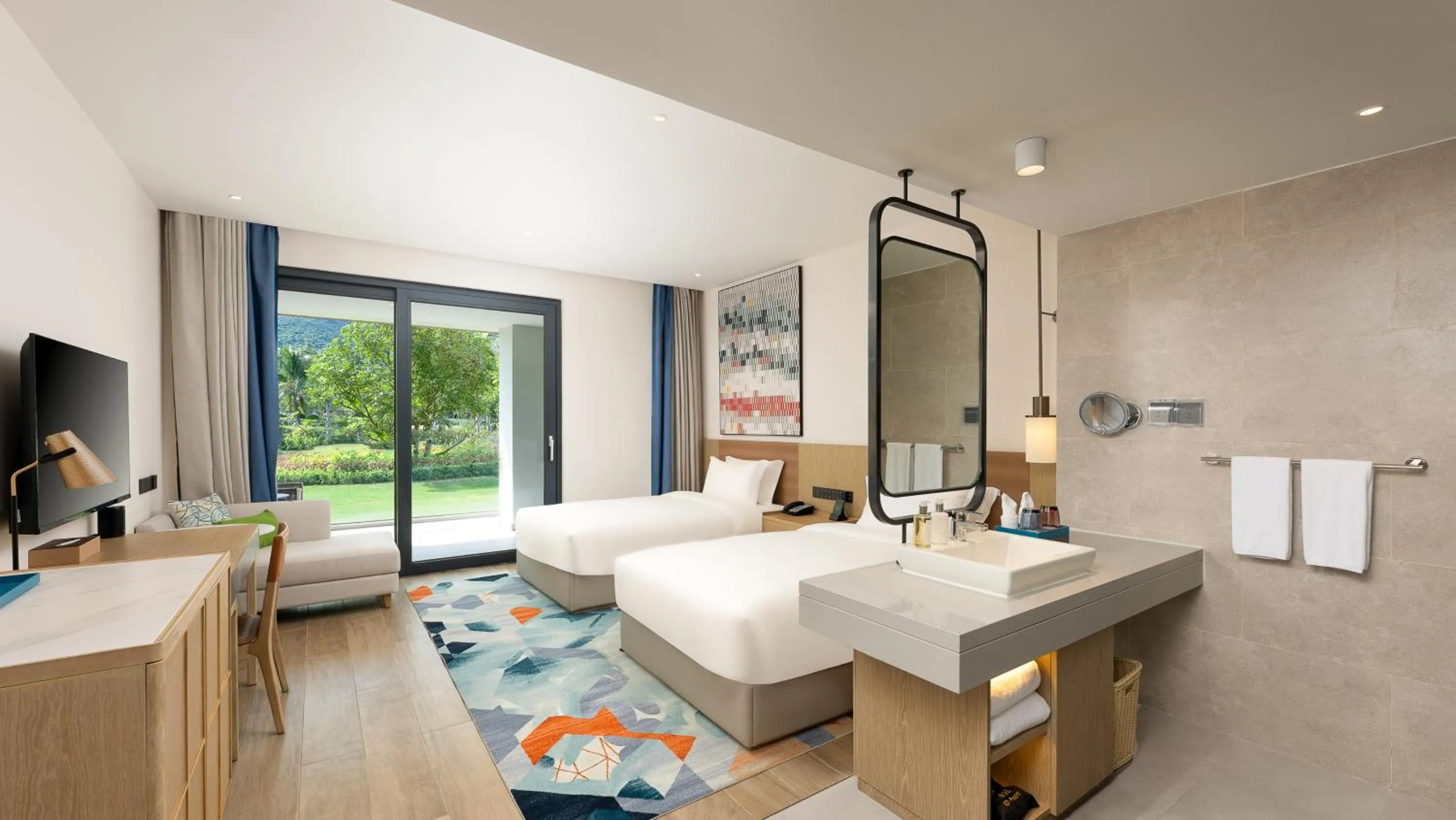 Photo of the whole room, Bed in Holiday Inn Hainan Xiangshui Bay by IHG