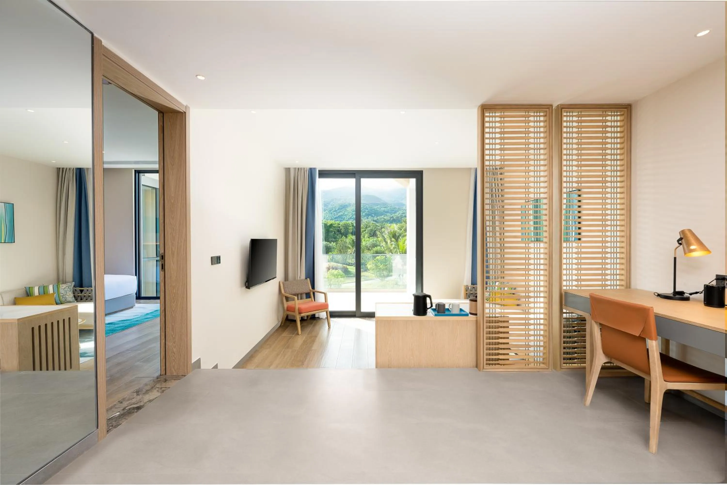 TV and multimedia, Bed in Holiday Inn Hainan Xiangshui Bay by IHG