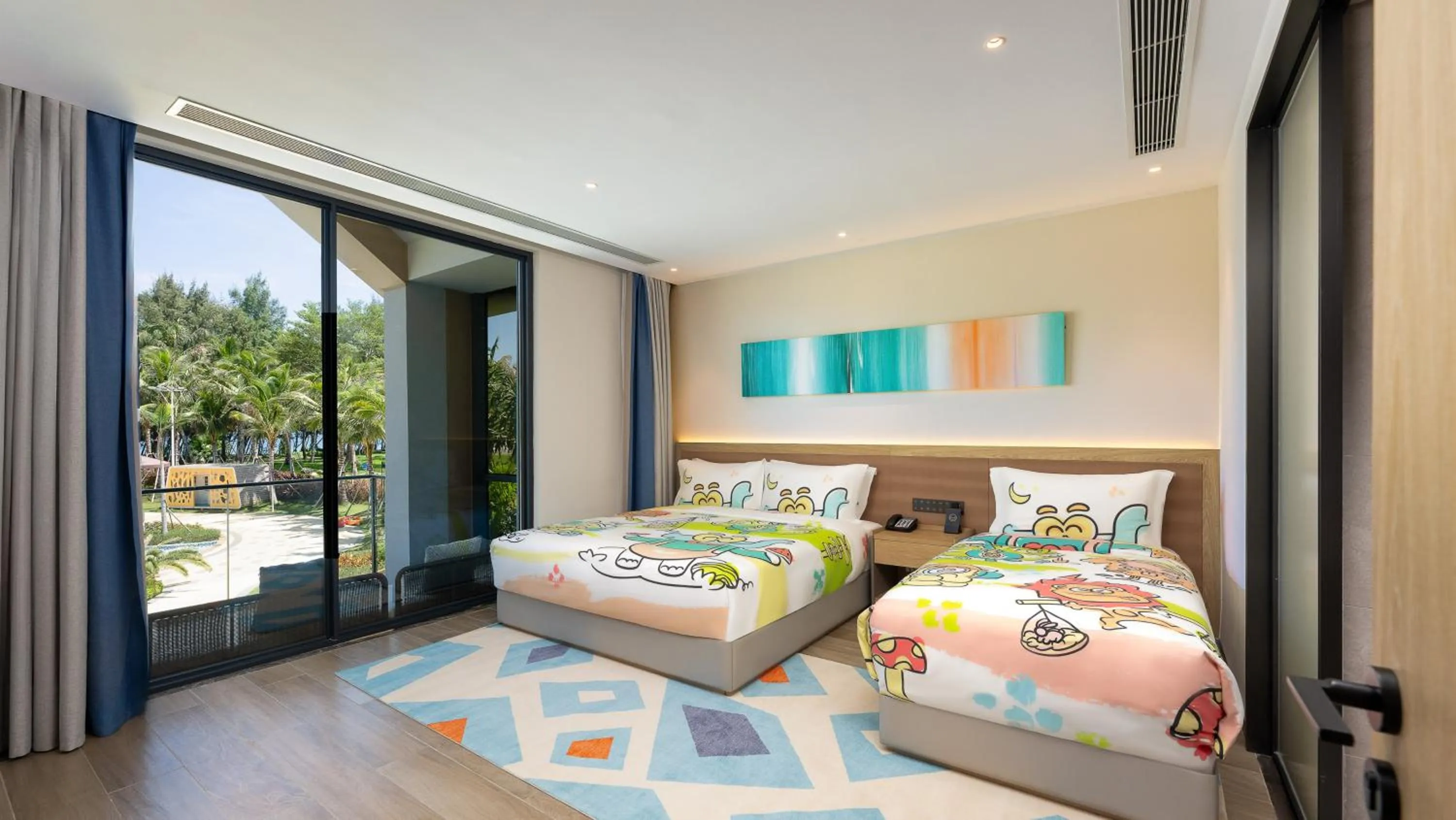 Photo of the whole room, Bed in Holiday Inn Hainan Xiangshui Bay by IHG