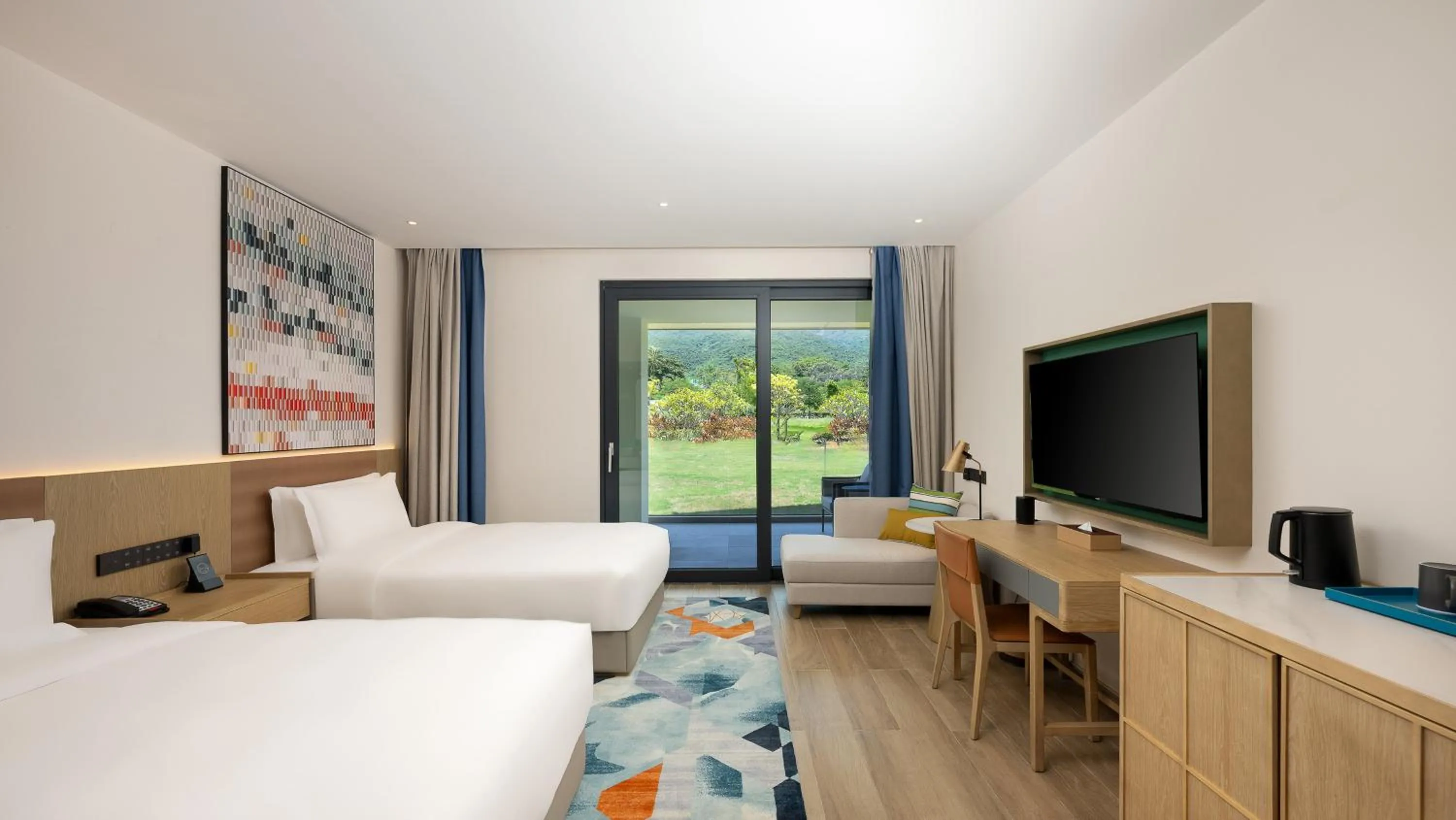 Photo of the whole room, Bed in Holiday Inn Hainan Xiangshui Bay by IHG