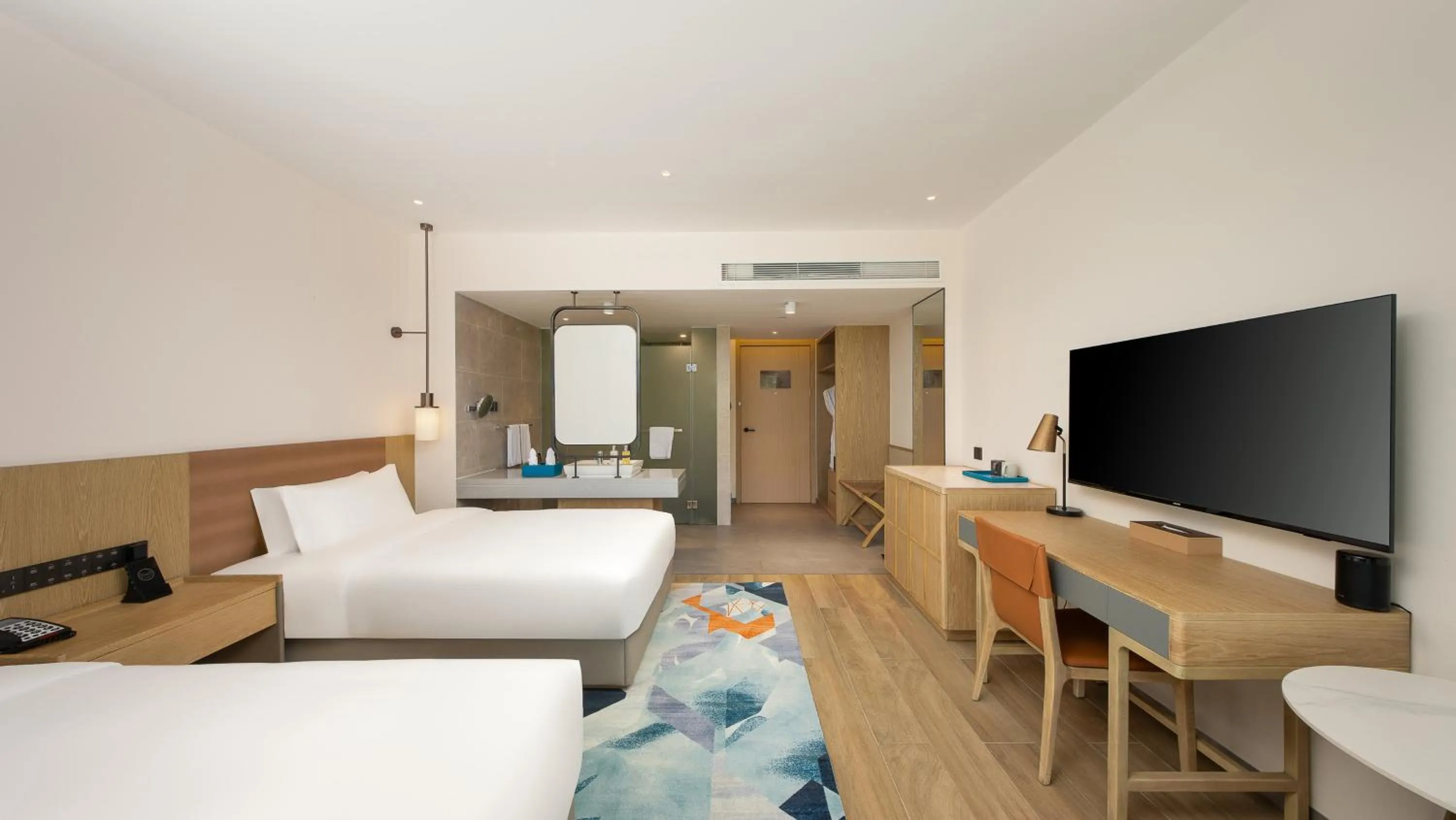 Photo of the whole room, Bed in Holiday Inn Hainan Xiangshui Bay by IHG