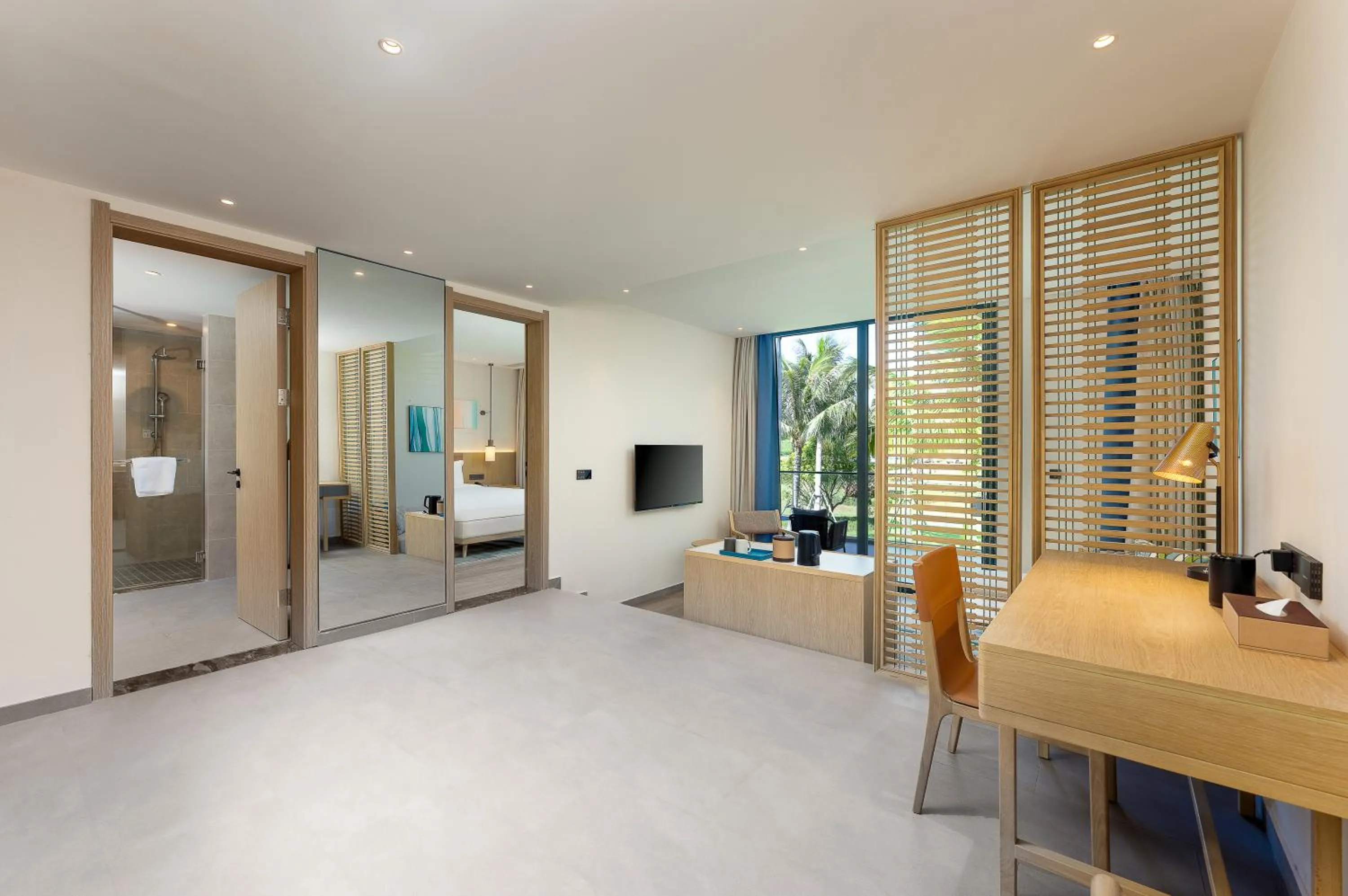 TV and multimedia in Holiday Inn Hainan Xiangshui Bay by IHG