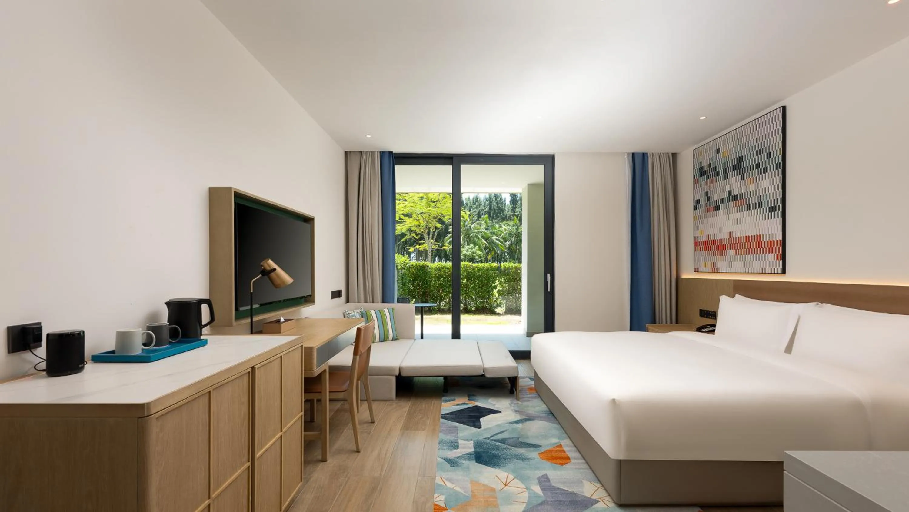 Photo of the whole room, Bed in Holiday Inn Hainan Xiangshui Bay by IHG