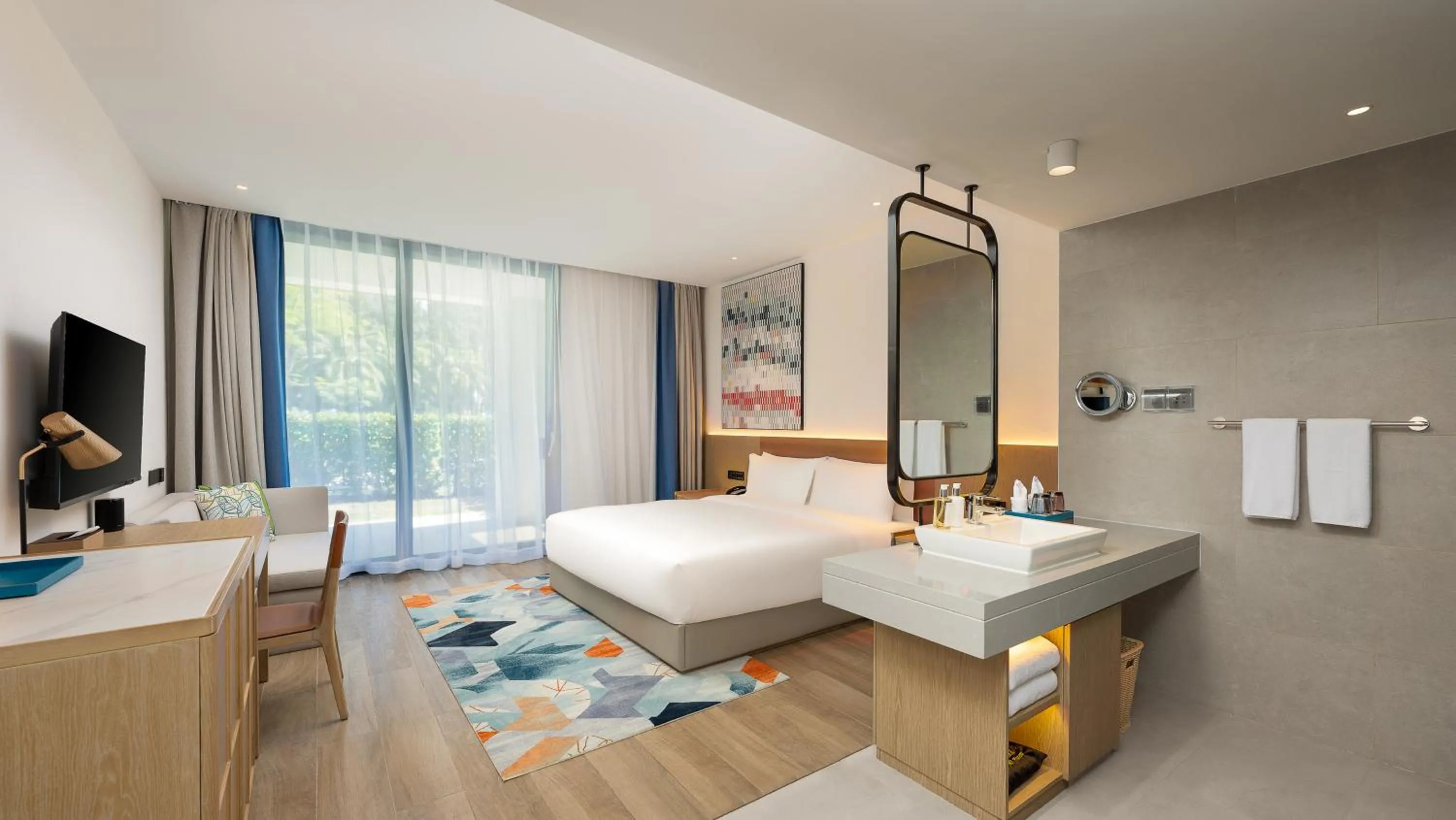 Photo of the whole room, Bed in Holiday Inn Hainan Xiangshui Bay by IHG