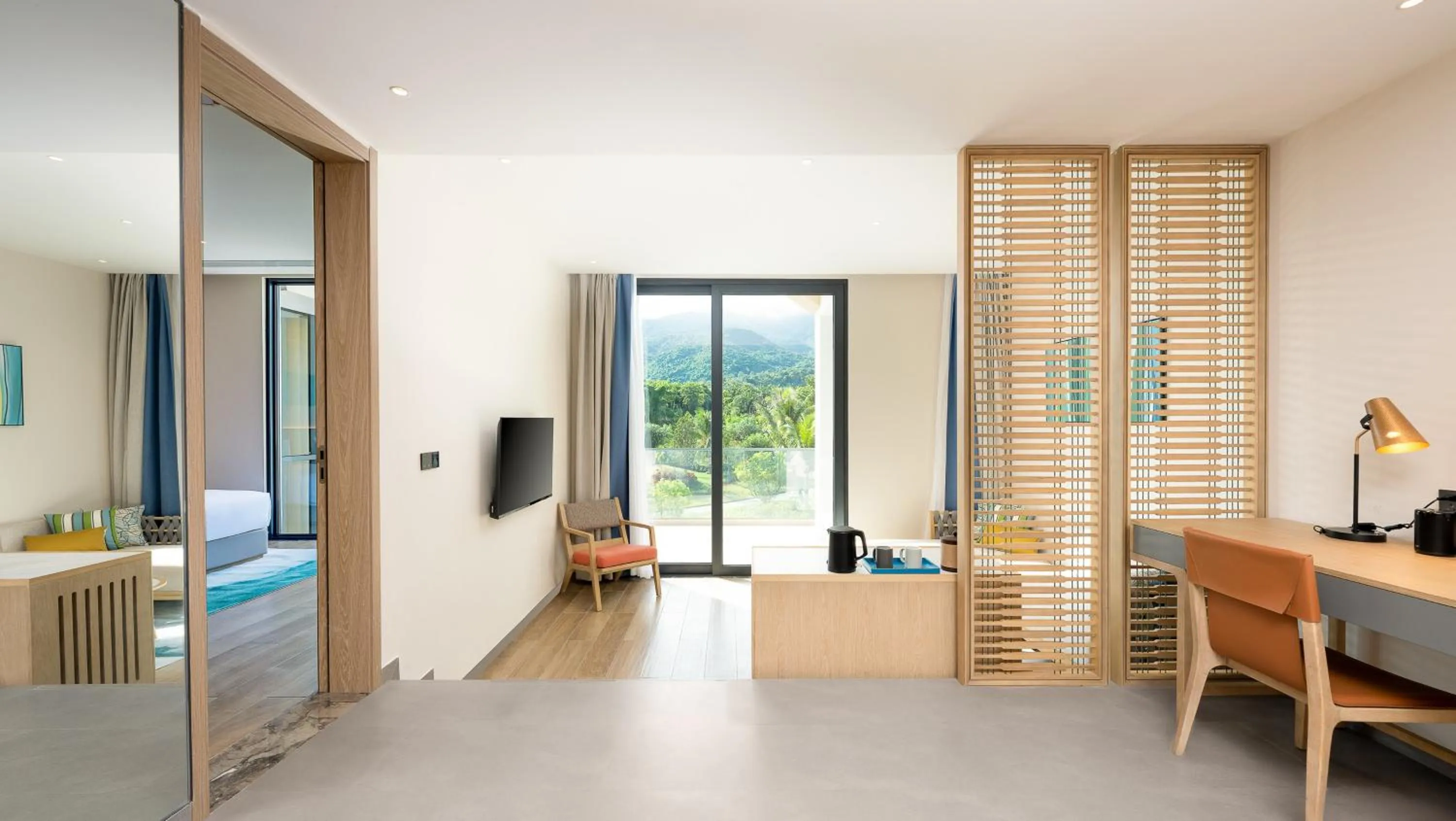 Photo of the whole room, Bed in Holiday Inn Hainan Xiangshui Bay by IHG