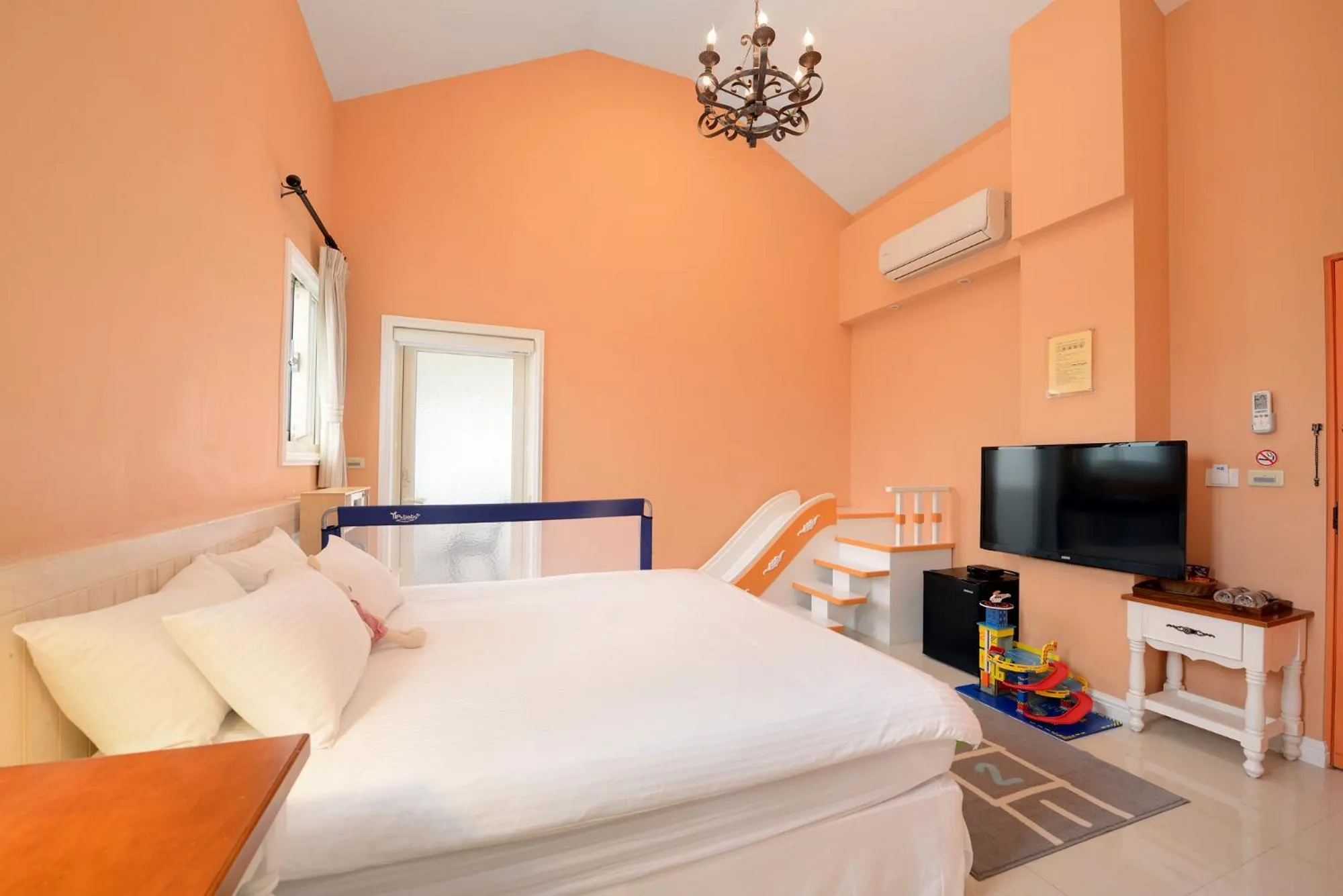 Bed in Dancing Butterfly Inn Family sliding BnB