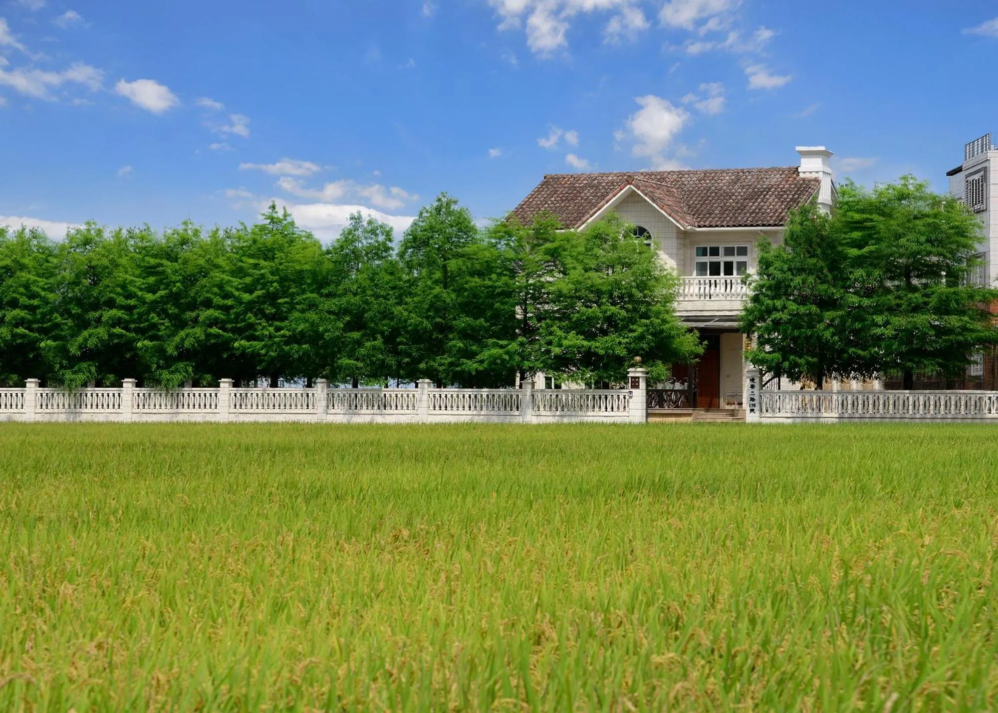 Property building in Dancing Butterfly Inn Family sliding BnB