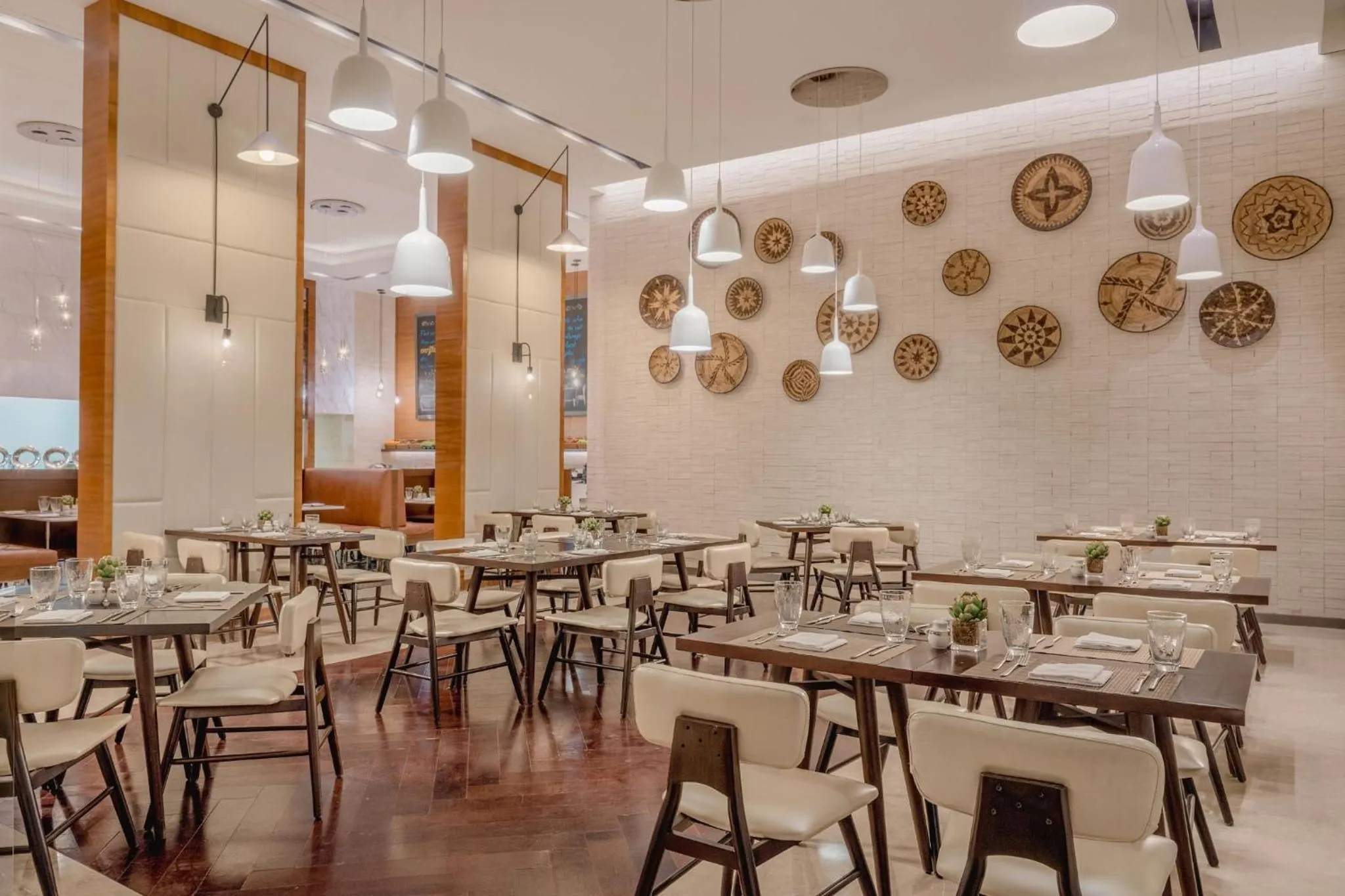 Restaurant/places to eat in Richmonde Hotel Iloilo