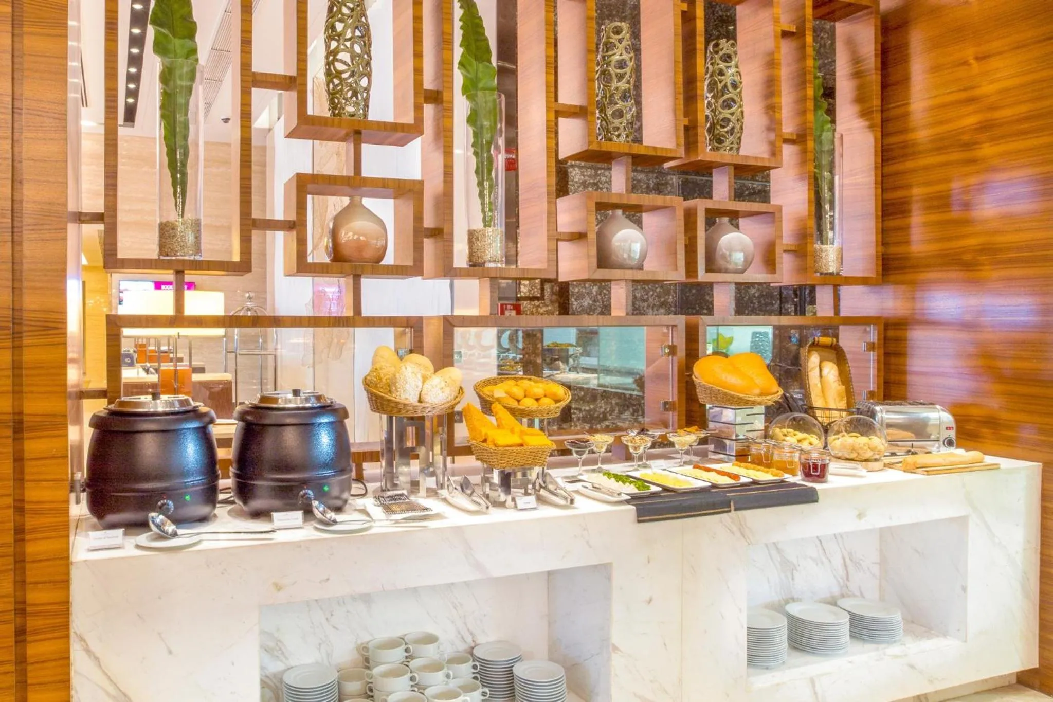 Restaurant/places to eat in Richmonde Hotel Iloilo