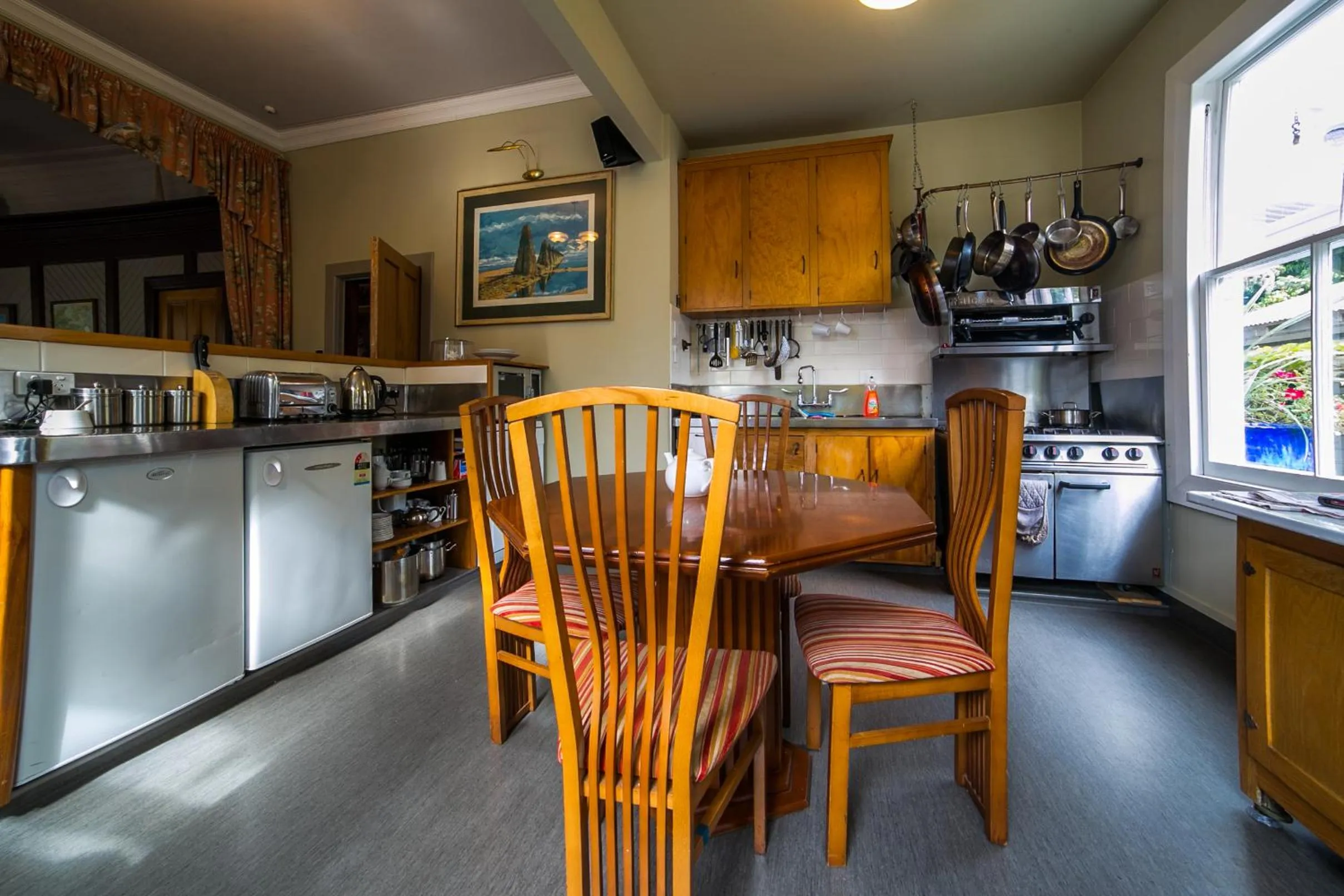 Kitchen or kitchenette in Shady Rest Bed & Breakfast