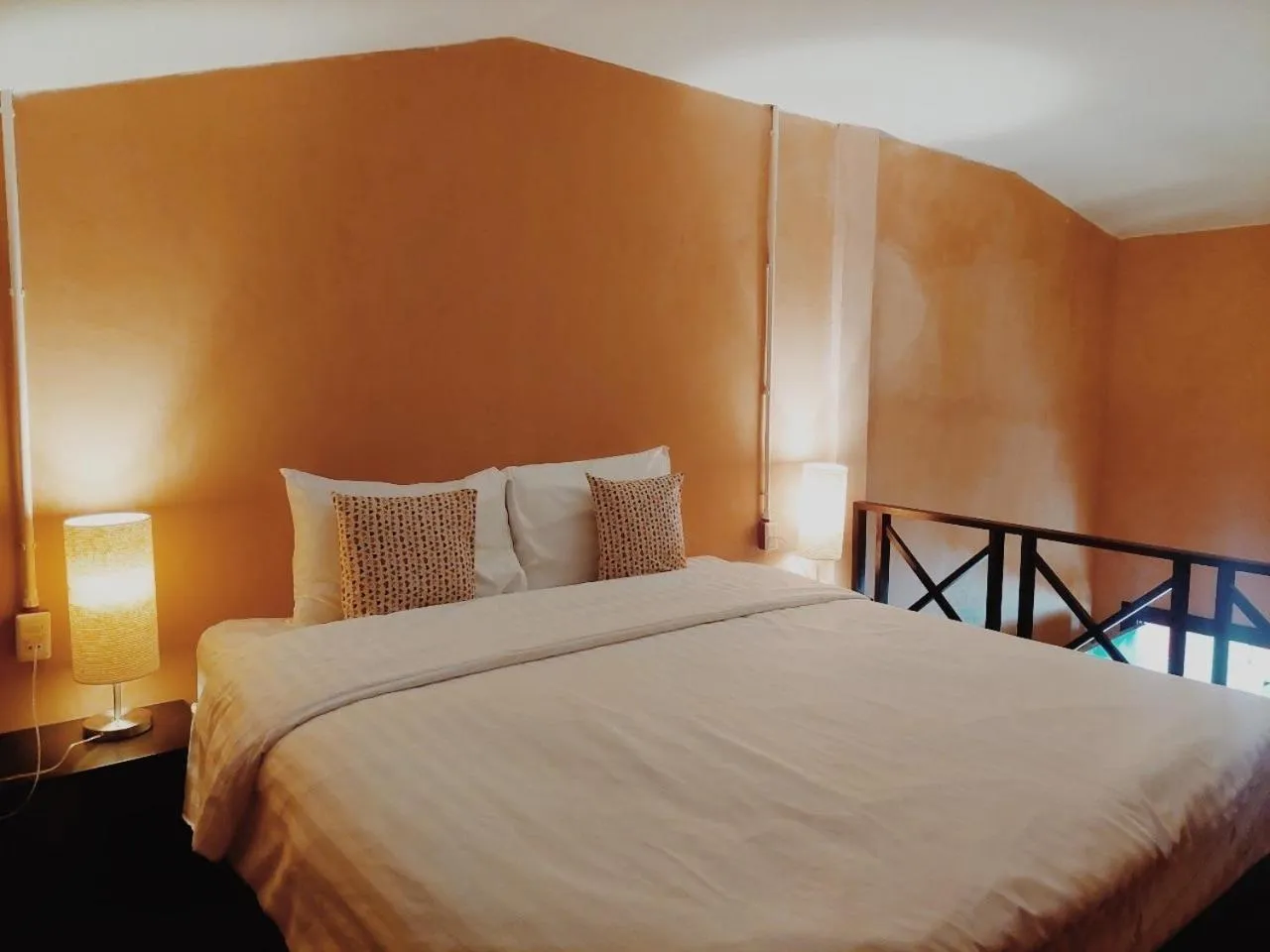 Bed in Retro Box Hotel Chumphon