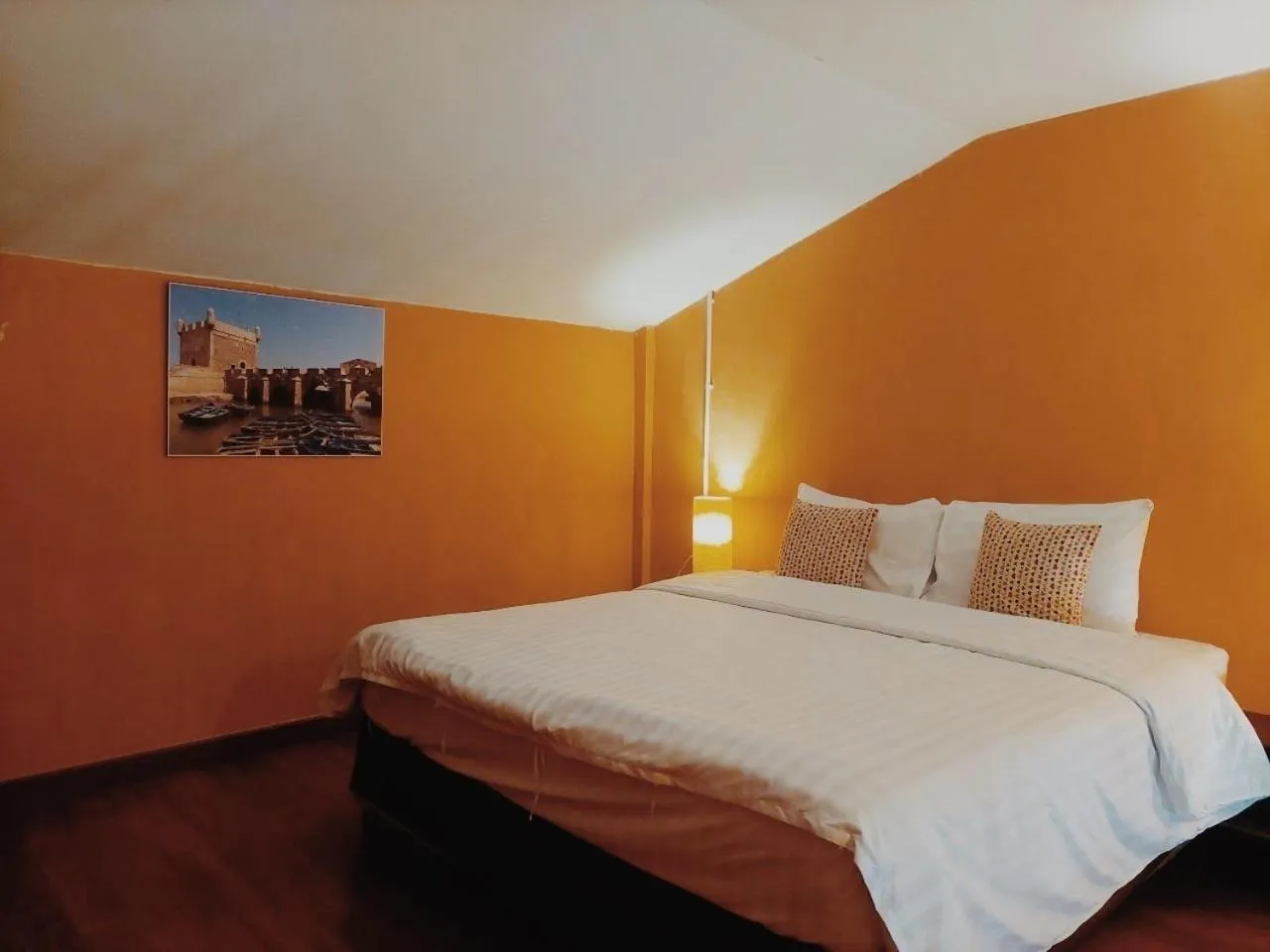 Bed in Retro Box Hotel Chumphon