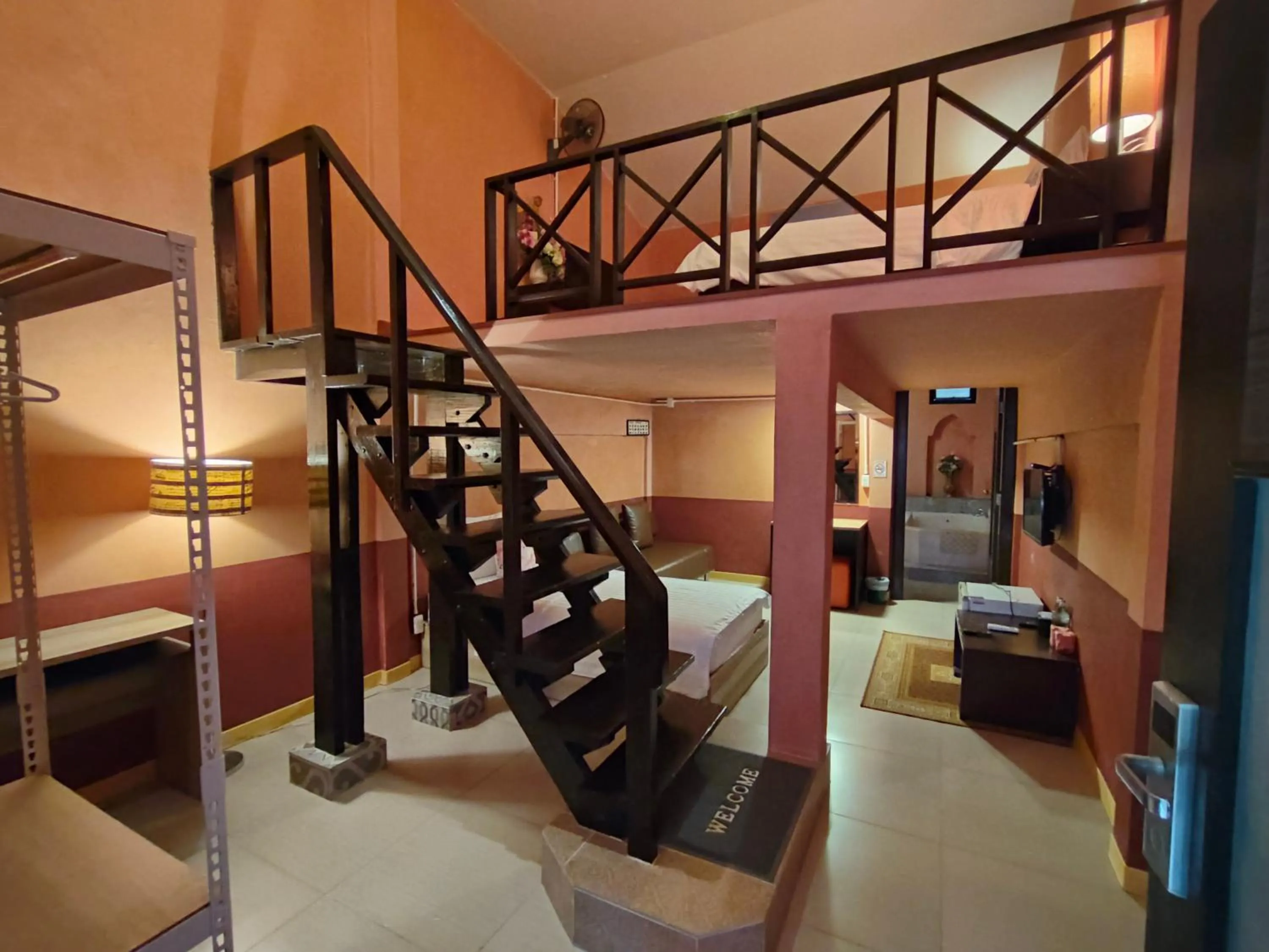 Bed in Retro Box Hotel Chumphon