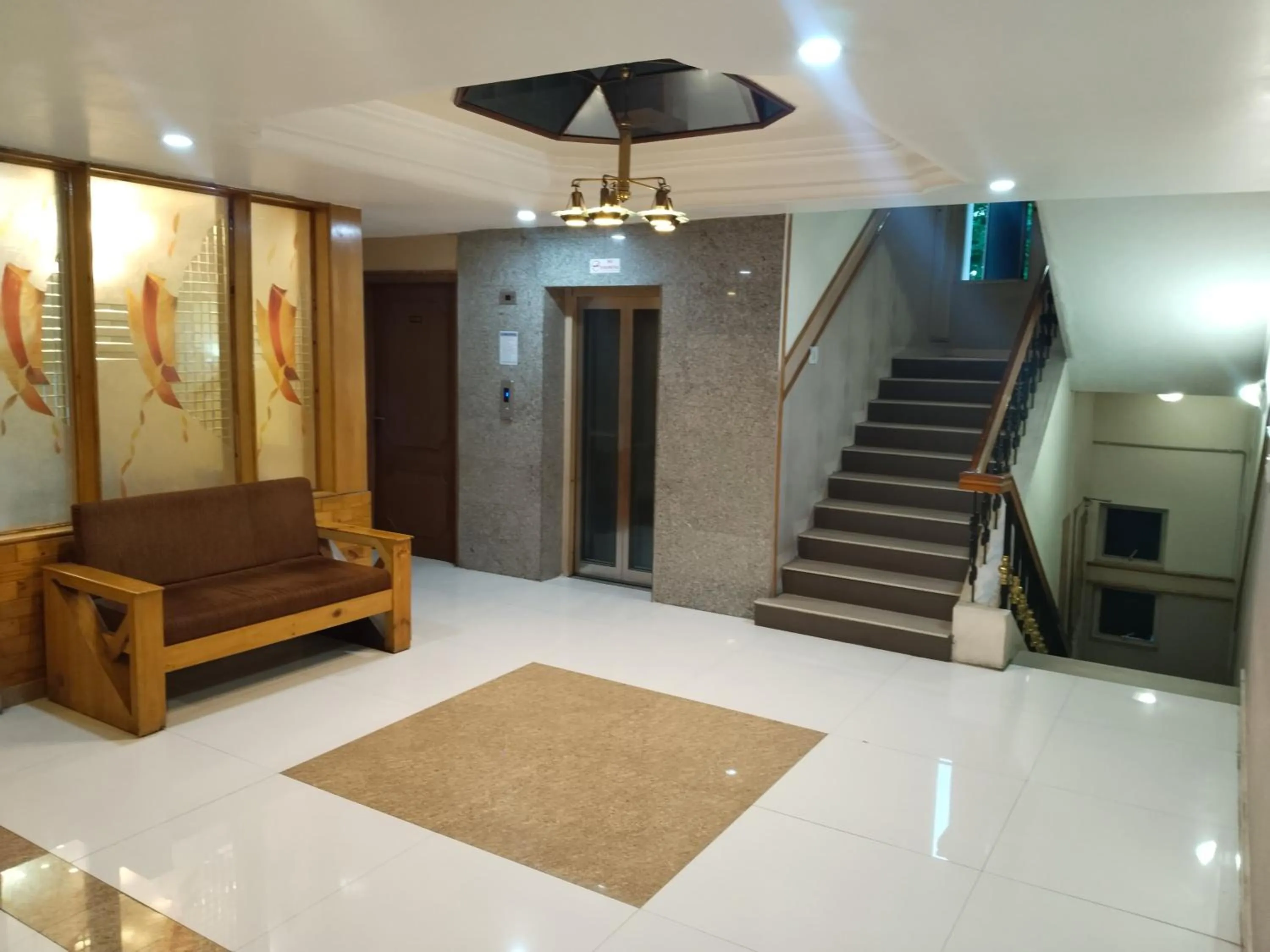 Communal lounge/ TV room in Hotel Mayas