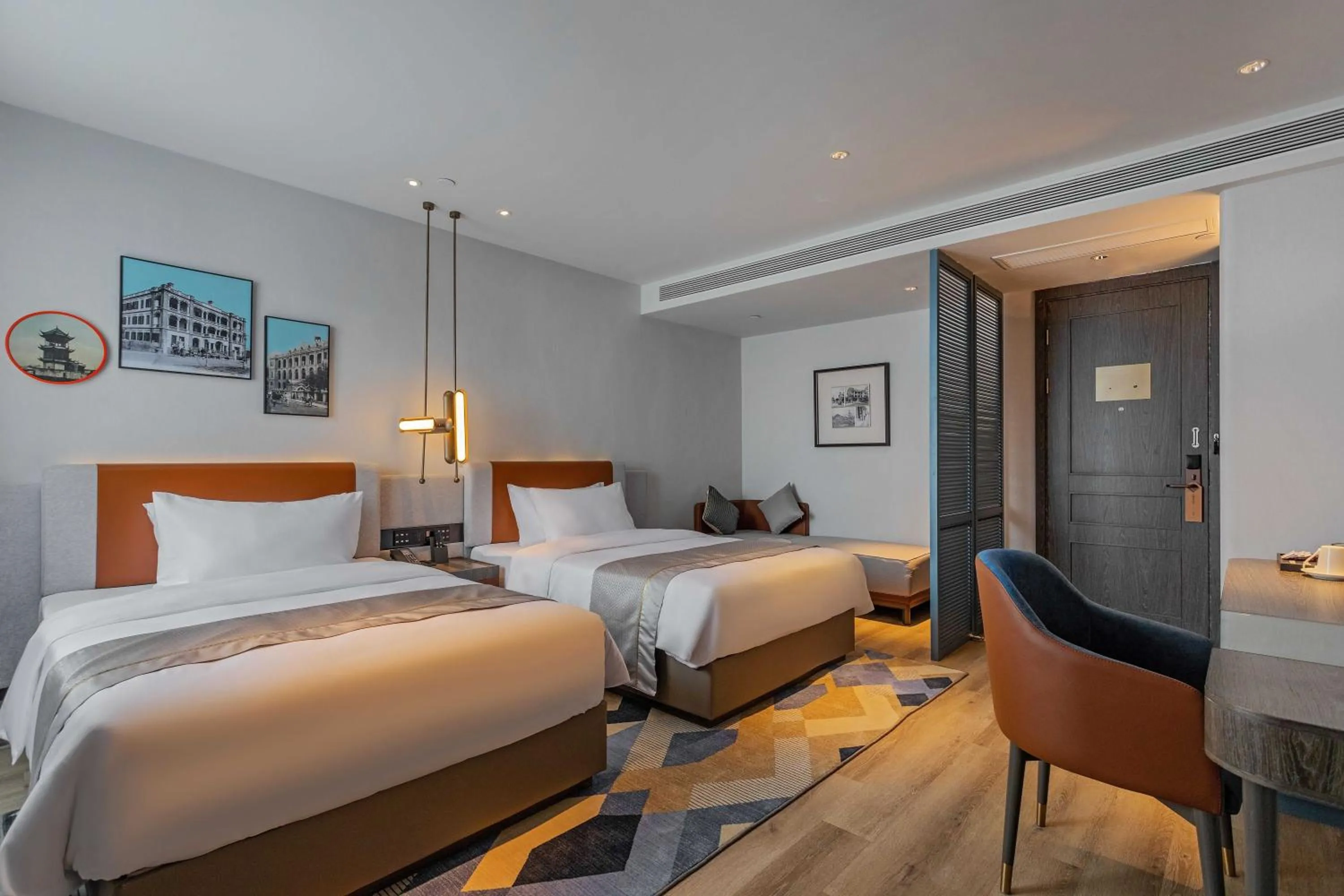 Photo of the whole room, Bed in Grand Madison Wuhan Hankou on the Bund