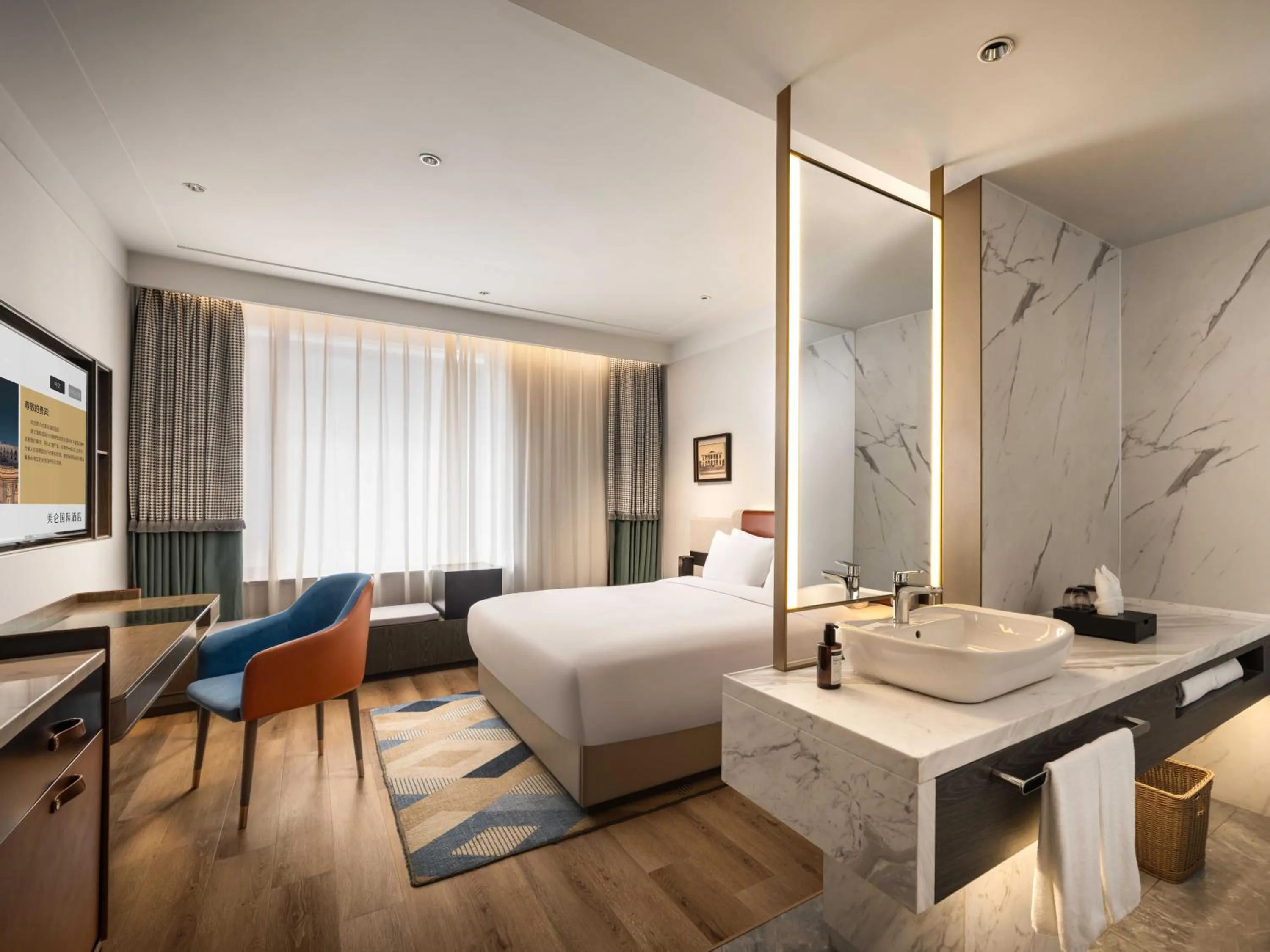 Photo of the whole room, Bed in Grand Madison Wuhan Hankou on the Bund