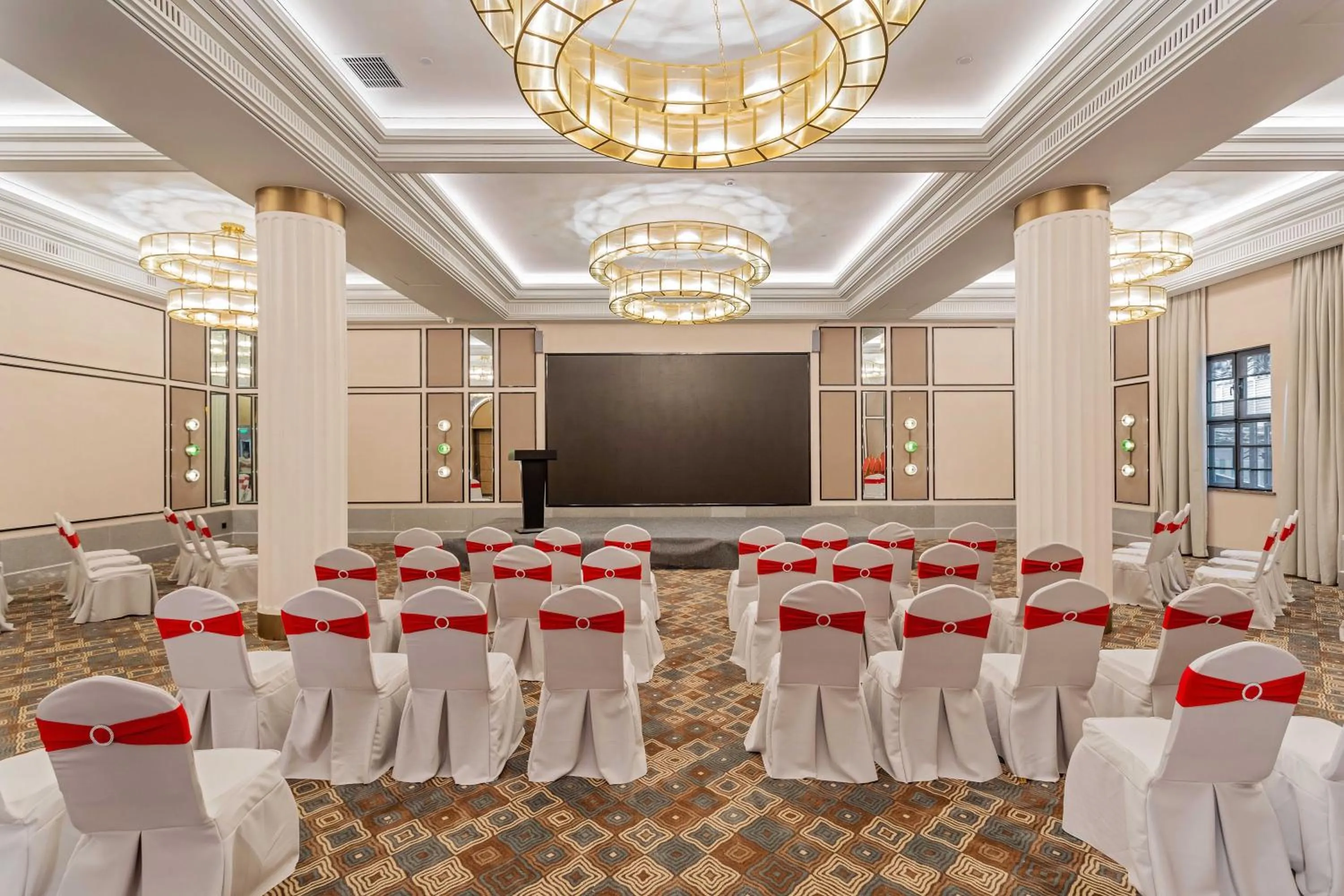 Meeting/conference room in Grand Madison Wuhan Hankou on the Bund