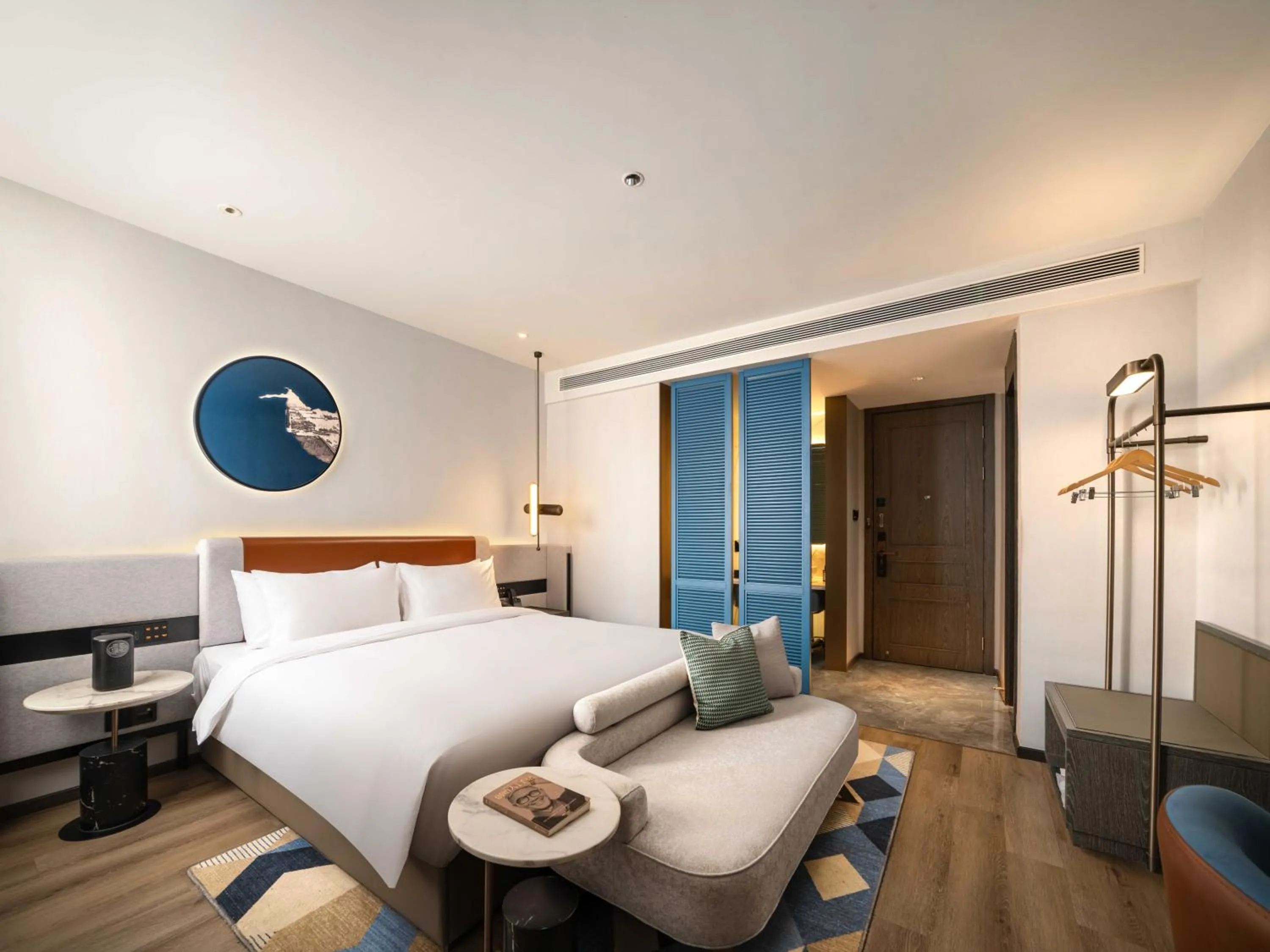 Photo of the whole room, Bed in Grand Madison Wuhan Hankou on the Bund