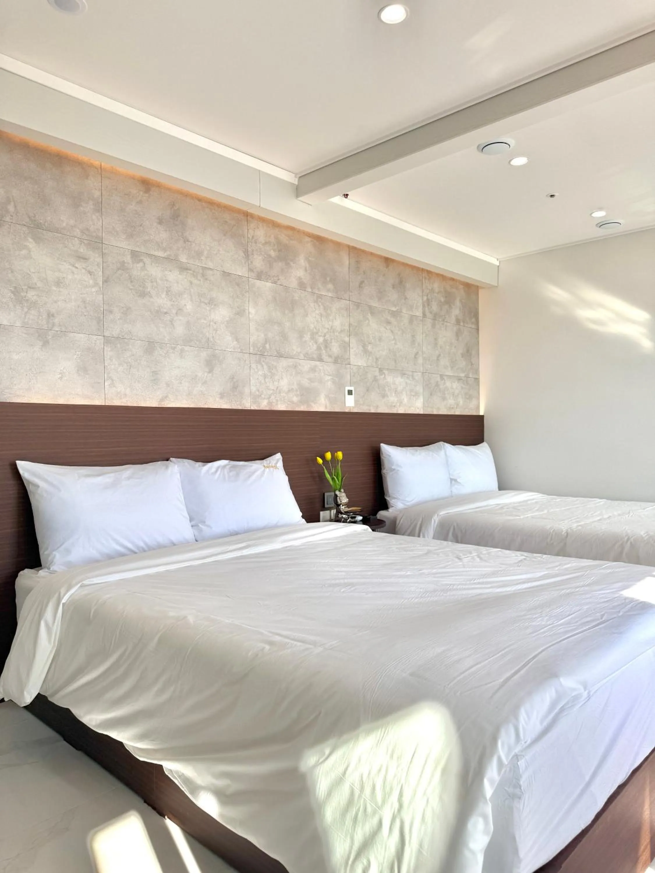 Bed in Raviens Maison de Hotel