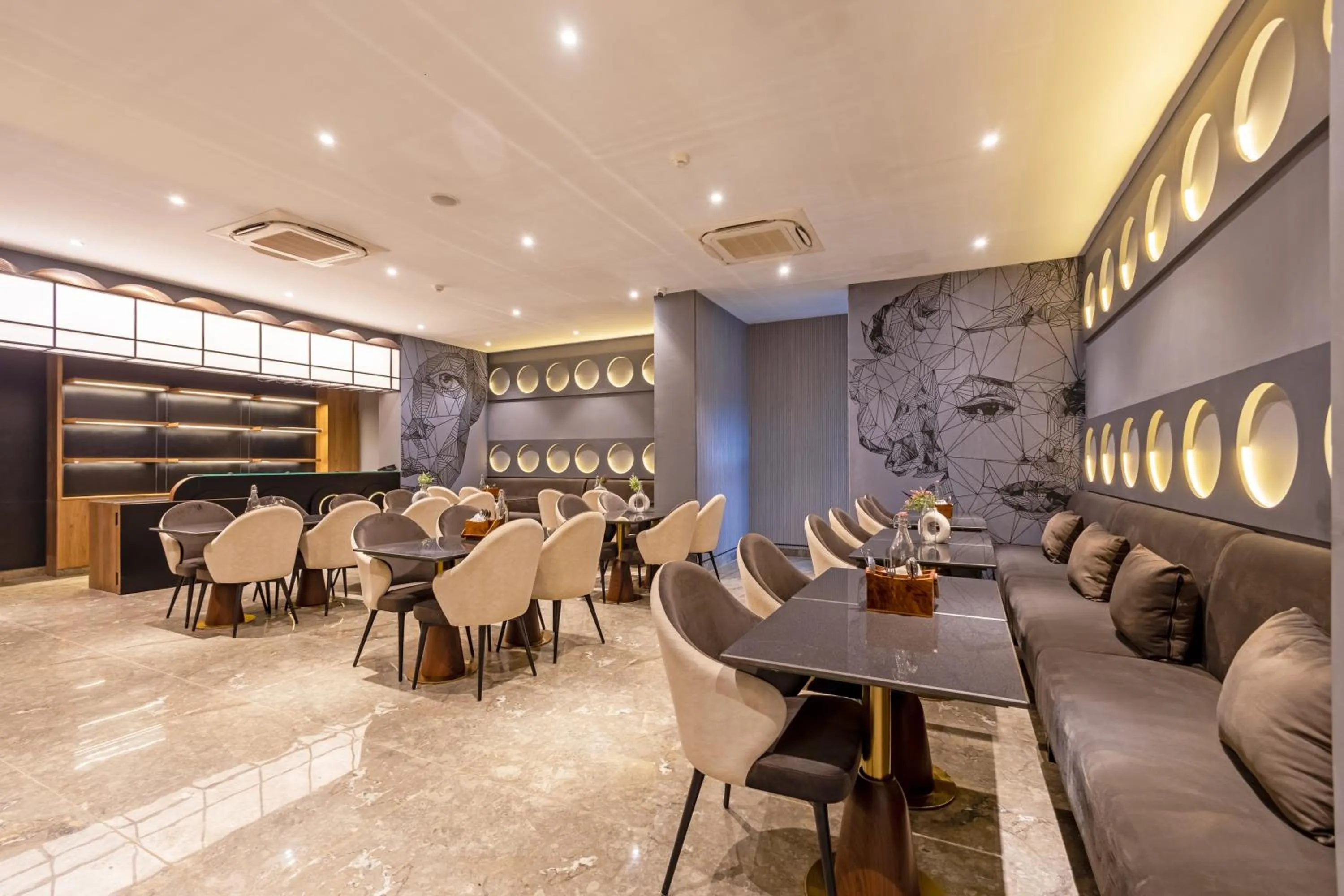 Restaurant/places to eat in Saltstayz Autograph - Advant & Sector 144