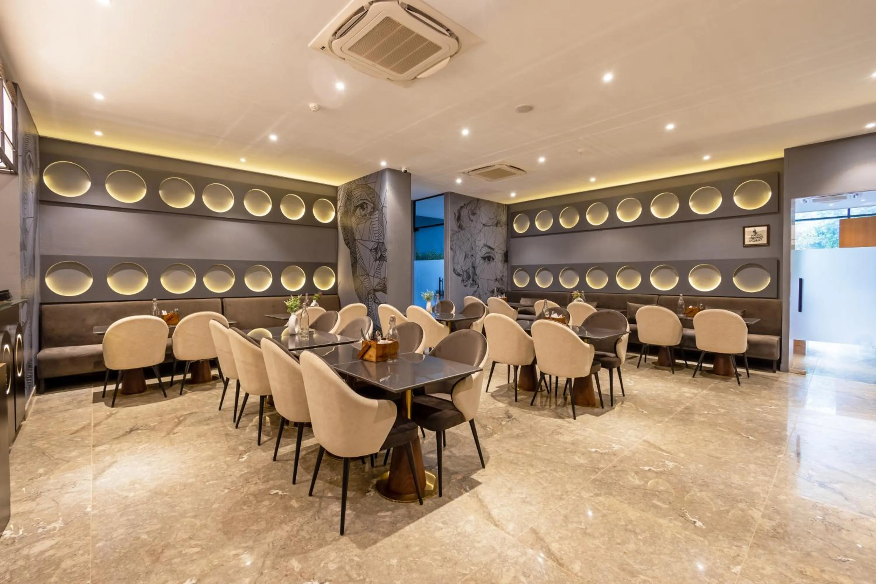 Restaurant/places to eat in Saltstayz Autograph - Advant & Sector 144