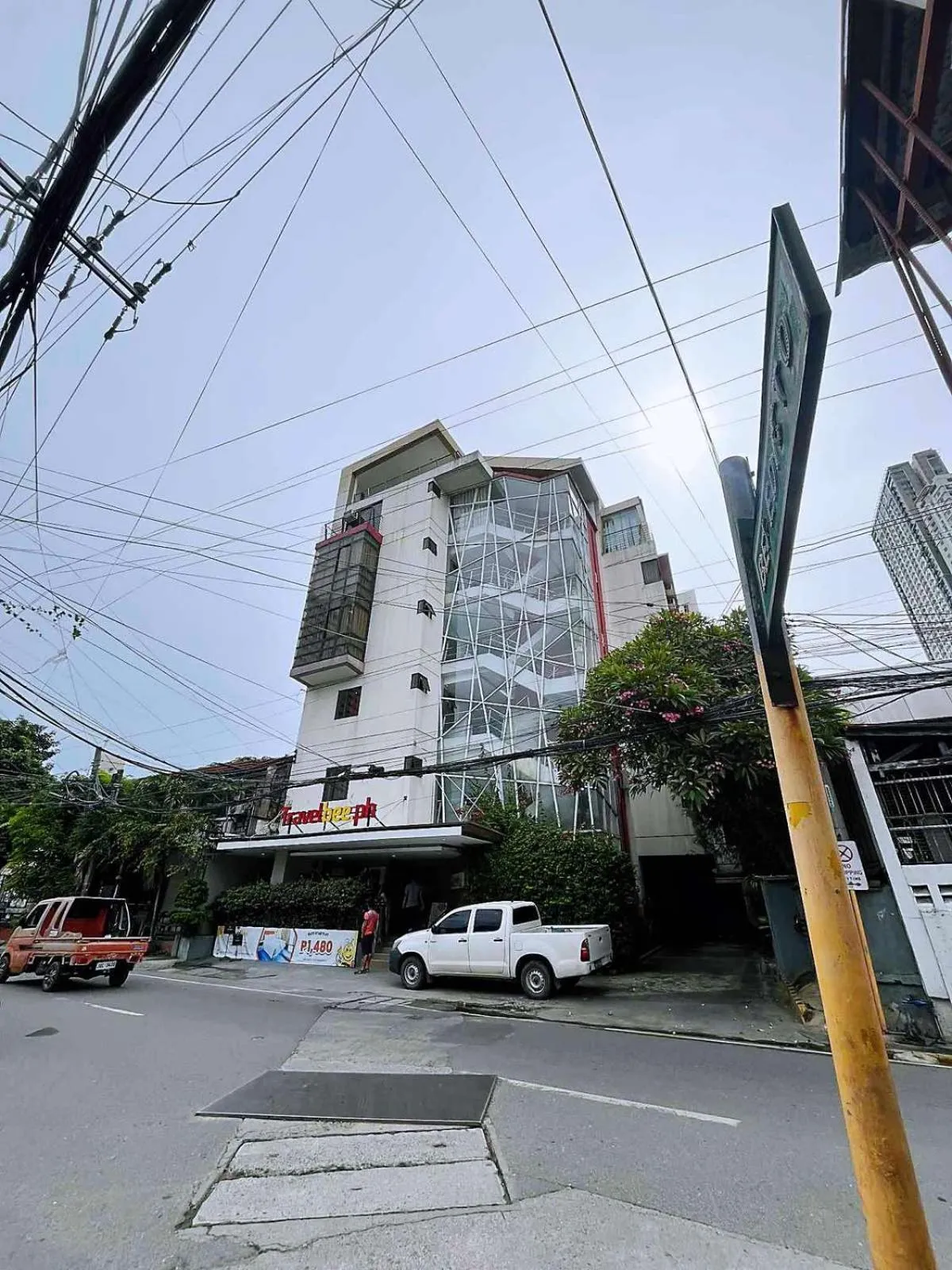 Property building in Travelbee Business Inn