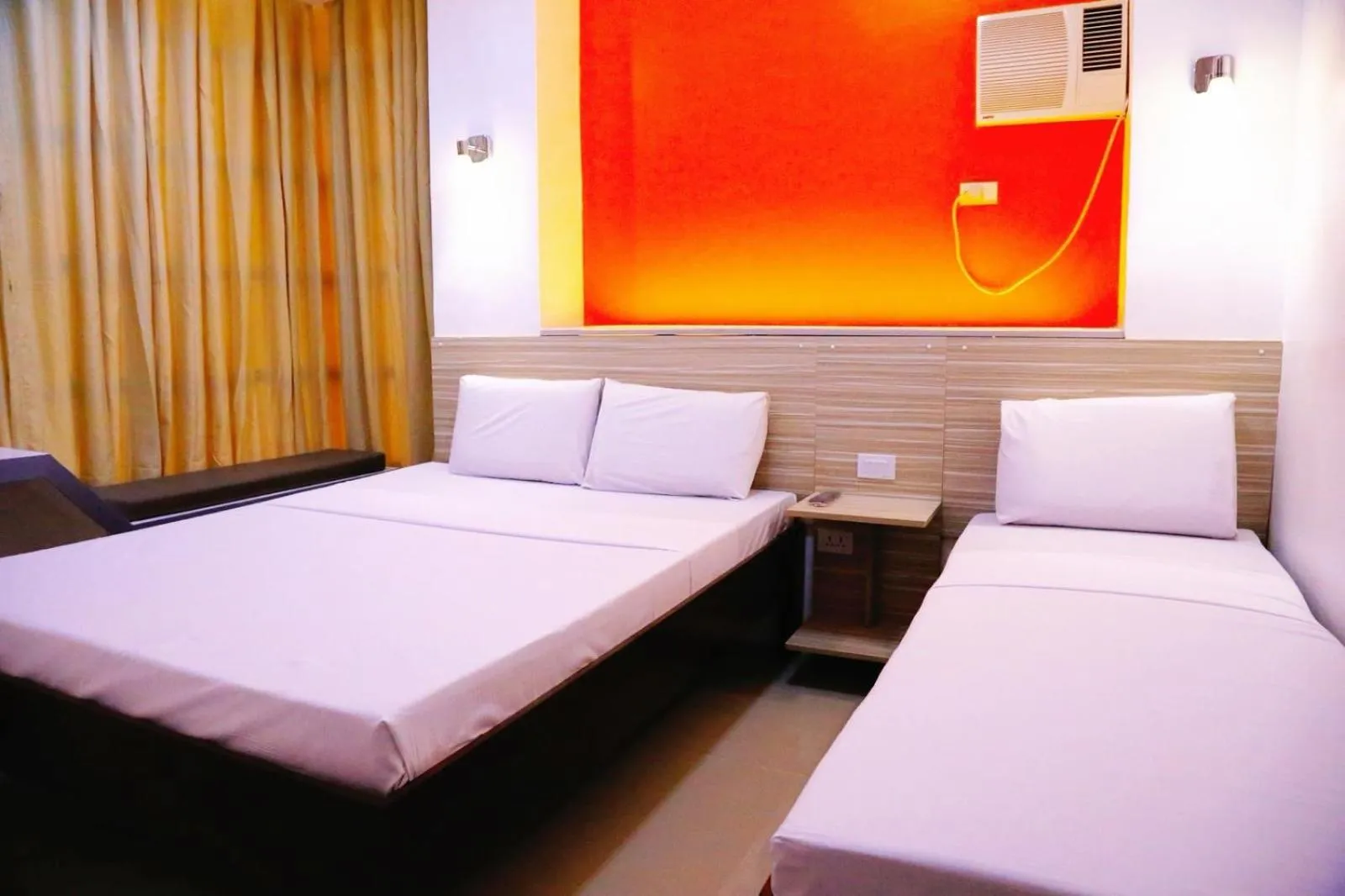Bed in Travelbee Business Inn