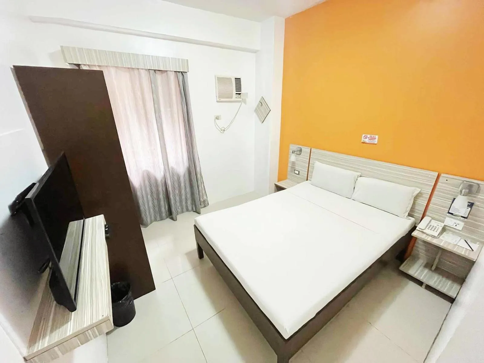 Bed in Travelbee Business Inn