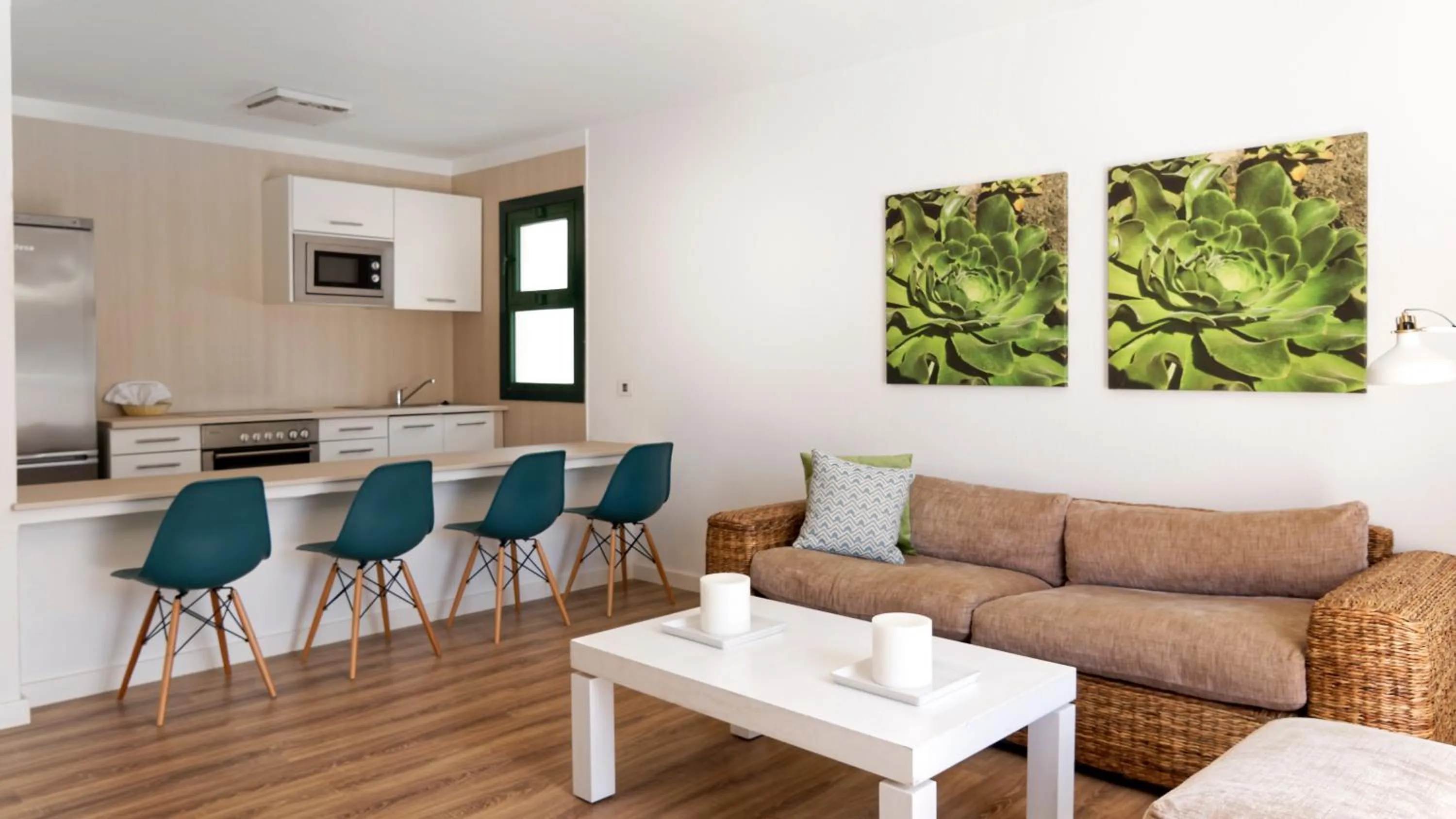 Kitchen or kitchenette, Seating Area in Canaima