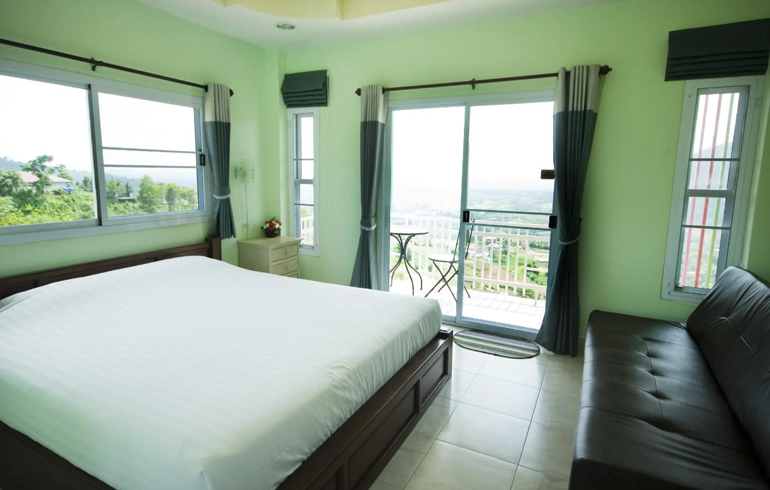 Seating area, Bed in Hotel Viewpoint Khao Koh
