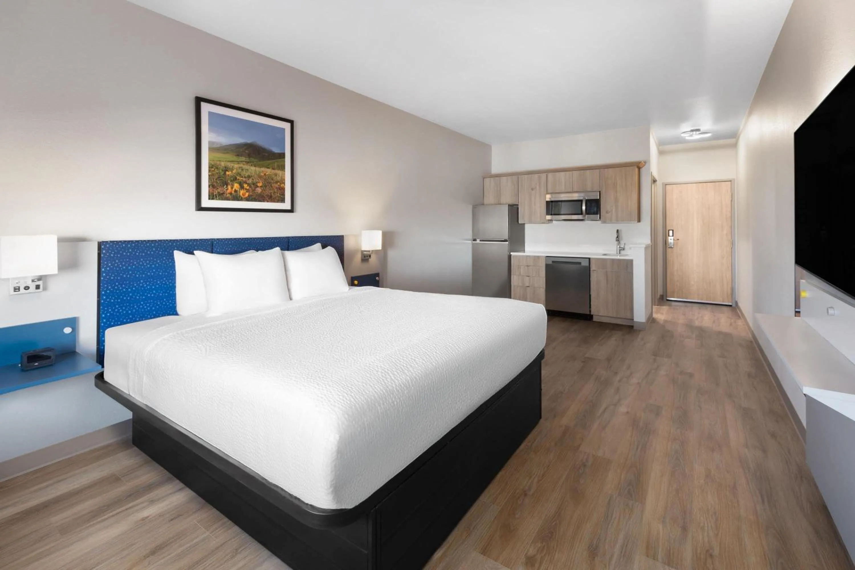Photo of the whole room, Bed in Microtel Inn & Suites by Wyndham Tooele