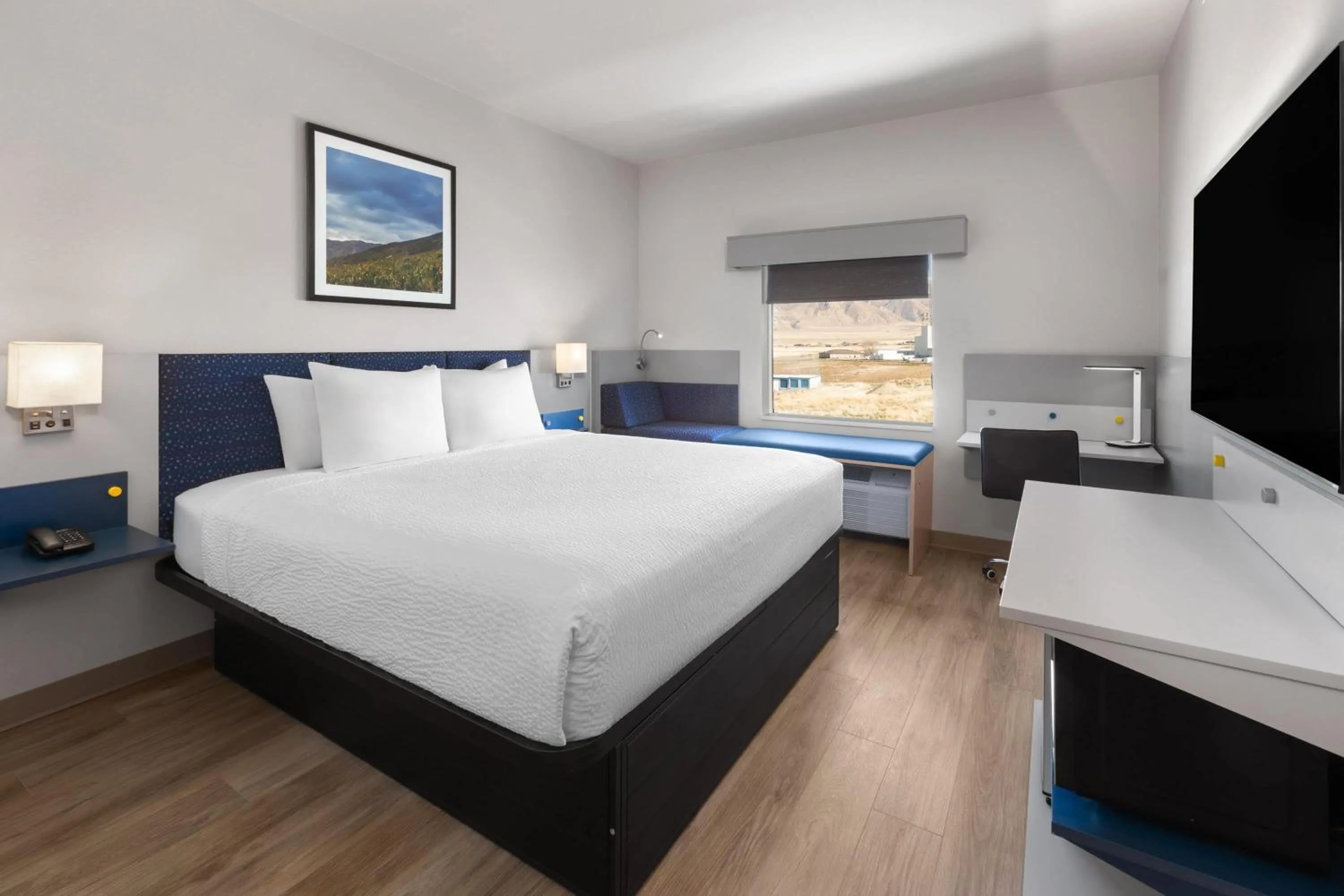 Photo of the whole room, Bed in Microtel Inn & Suites by Wyndham Tooele