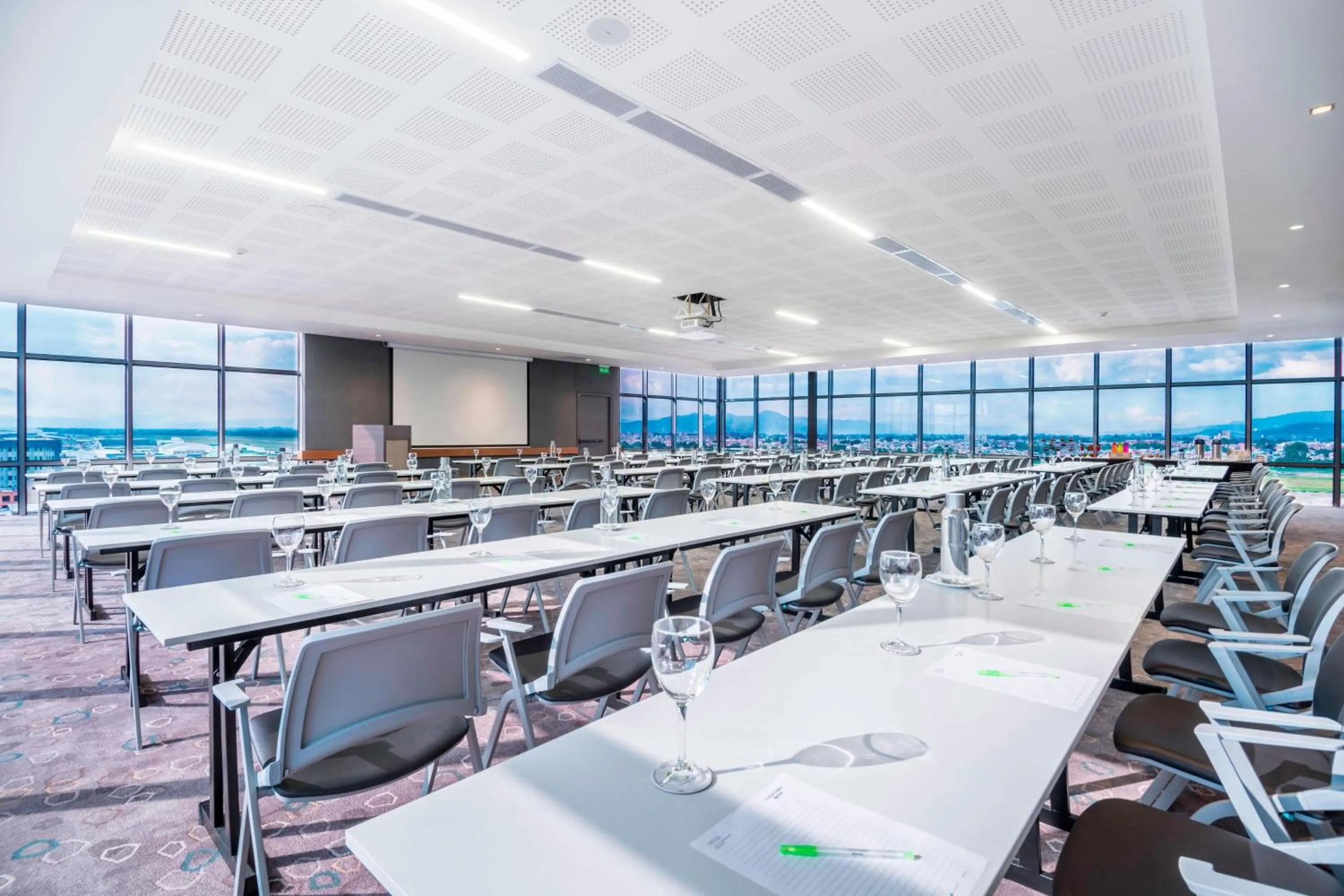 Meeting/conference room in Courtyard by Marriott Bogota Airport