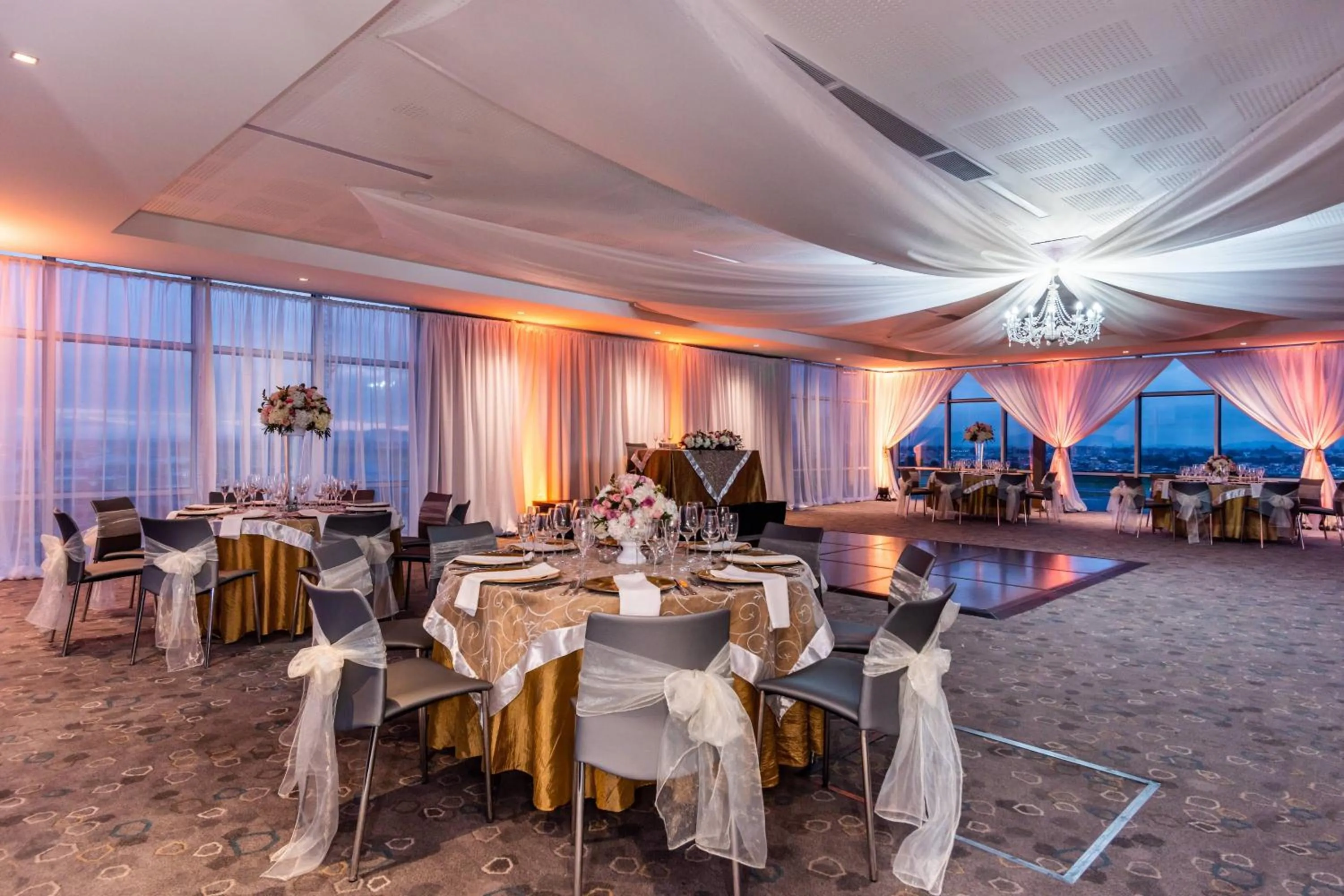 Lobby or reception in Courtyard by Marriott Bogota Airport