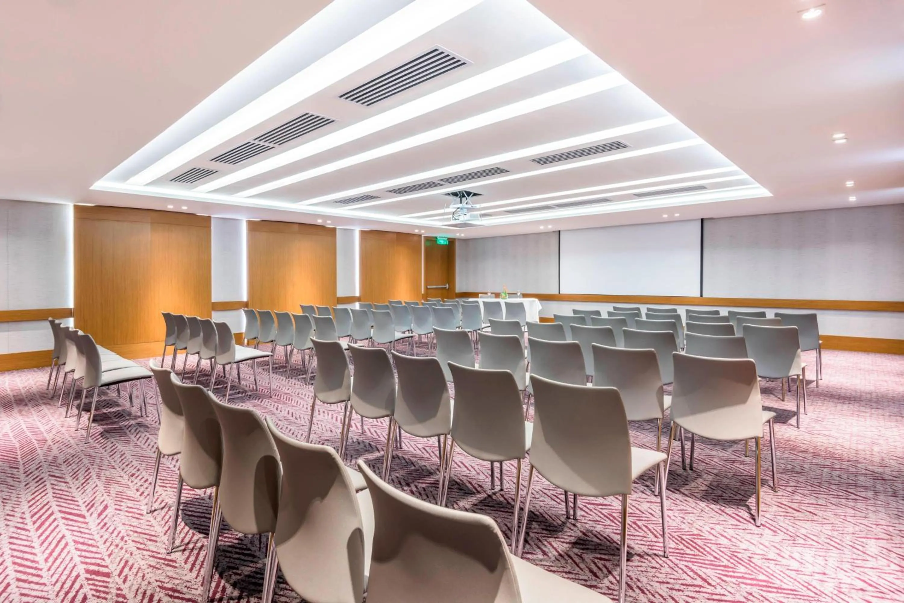 Meeting/conference room in Courtyard by Marriott Bogota Airport