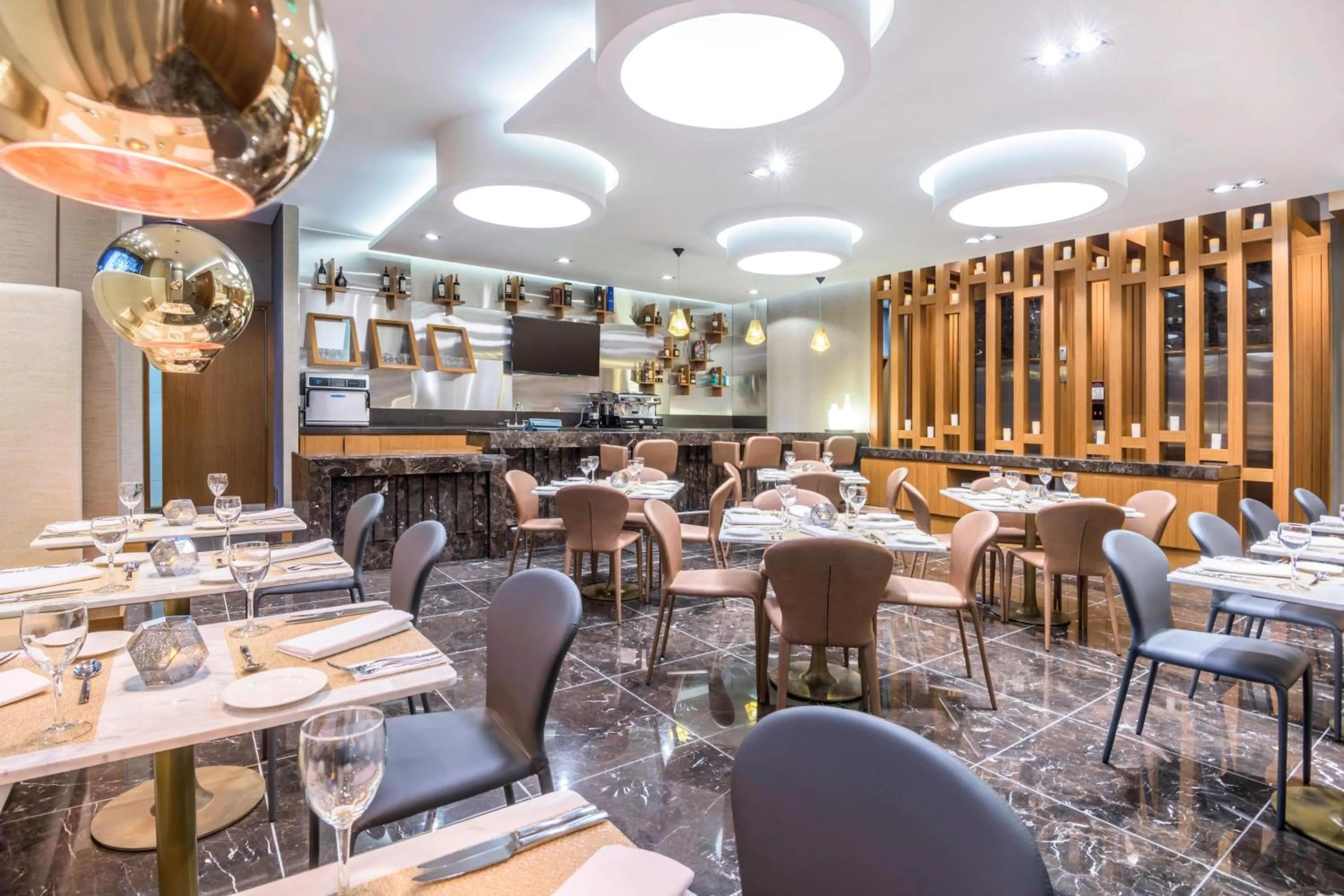 Restaurant/places to eat in Courtyard by Marriott Bogota Airport