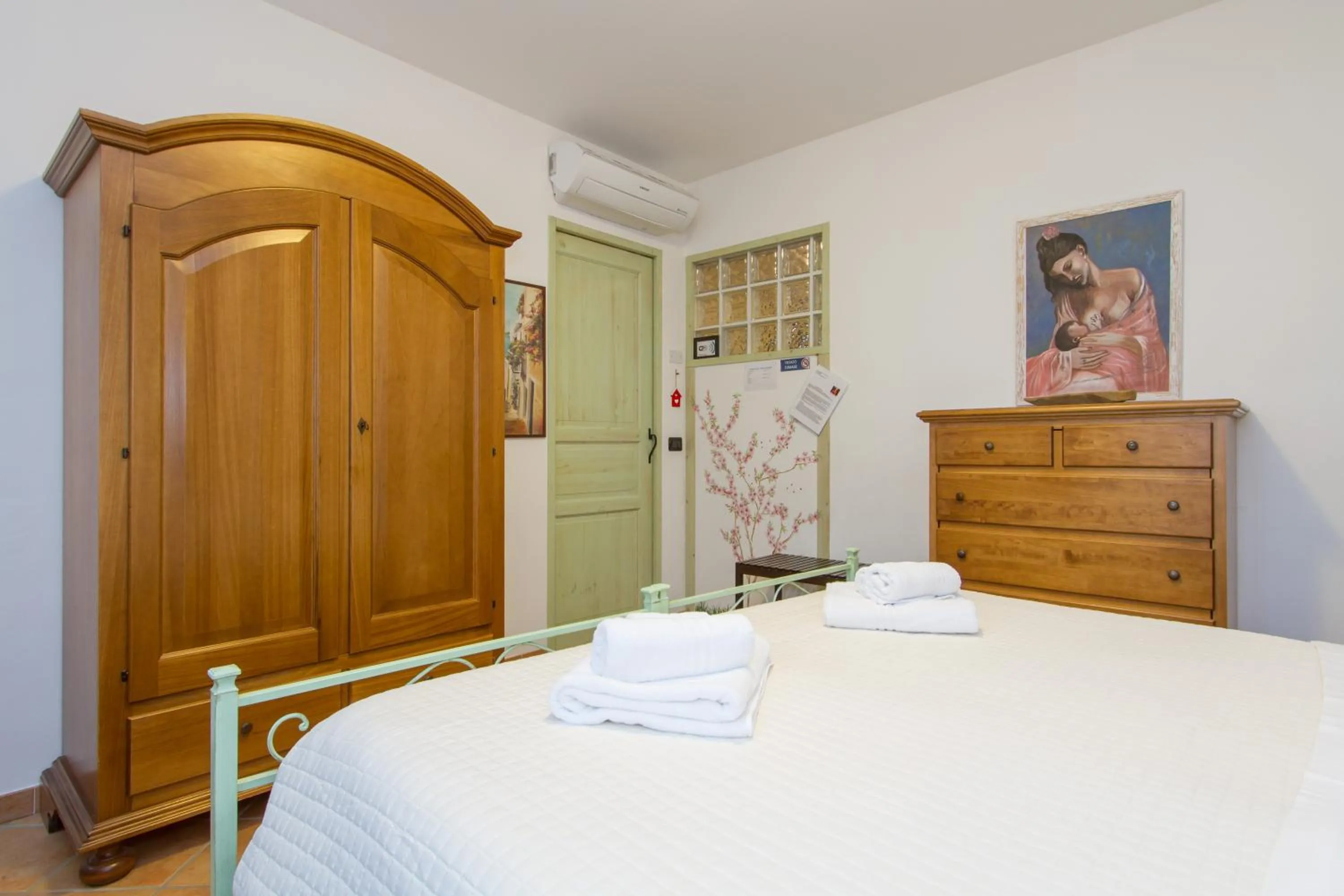 Photo of the whole room, Bed in Le Camere Di Aladino