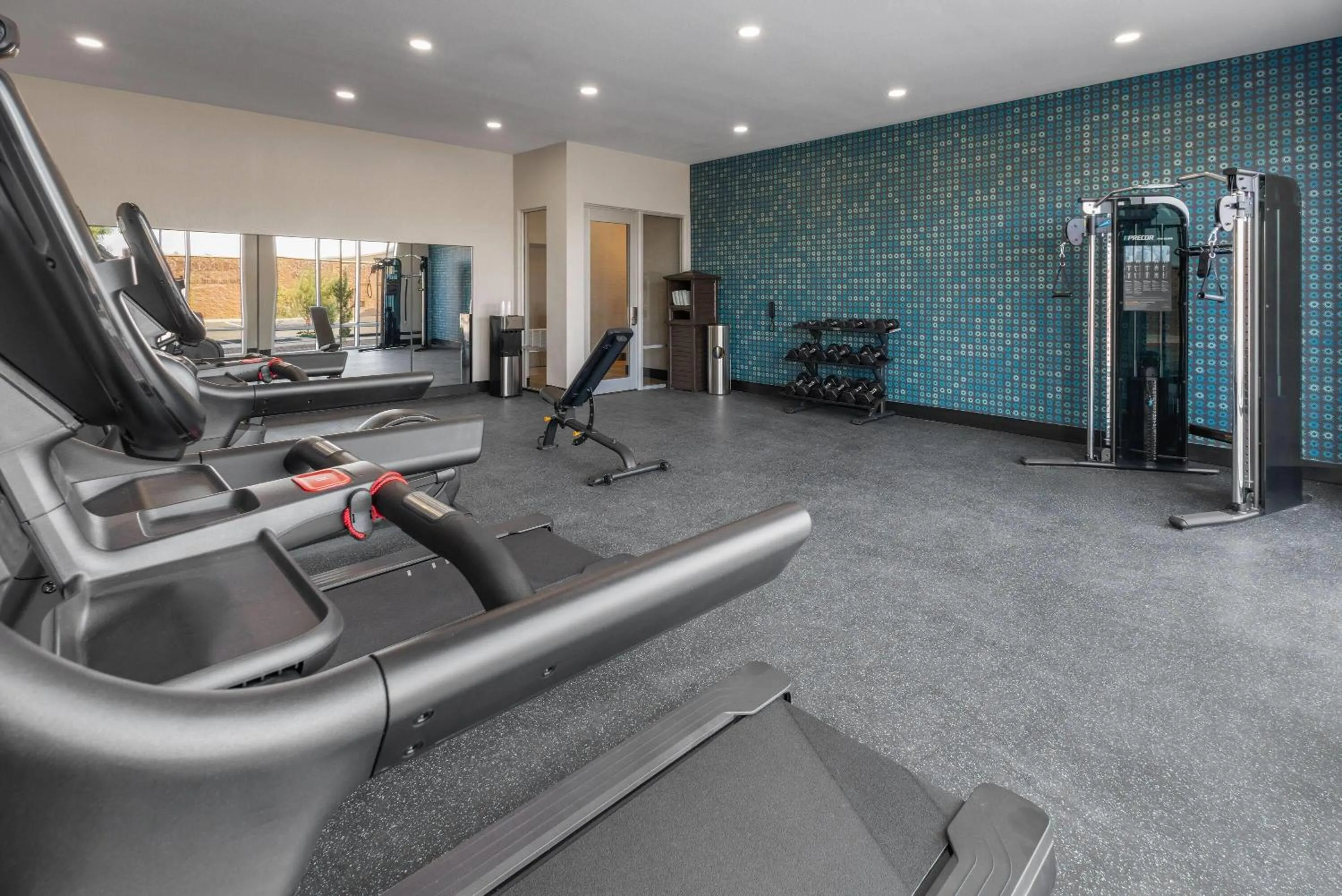 Fitness centre/facilities in La Quinta Inn & Suites by Wyndham Phoenix West Glendale