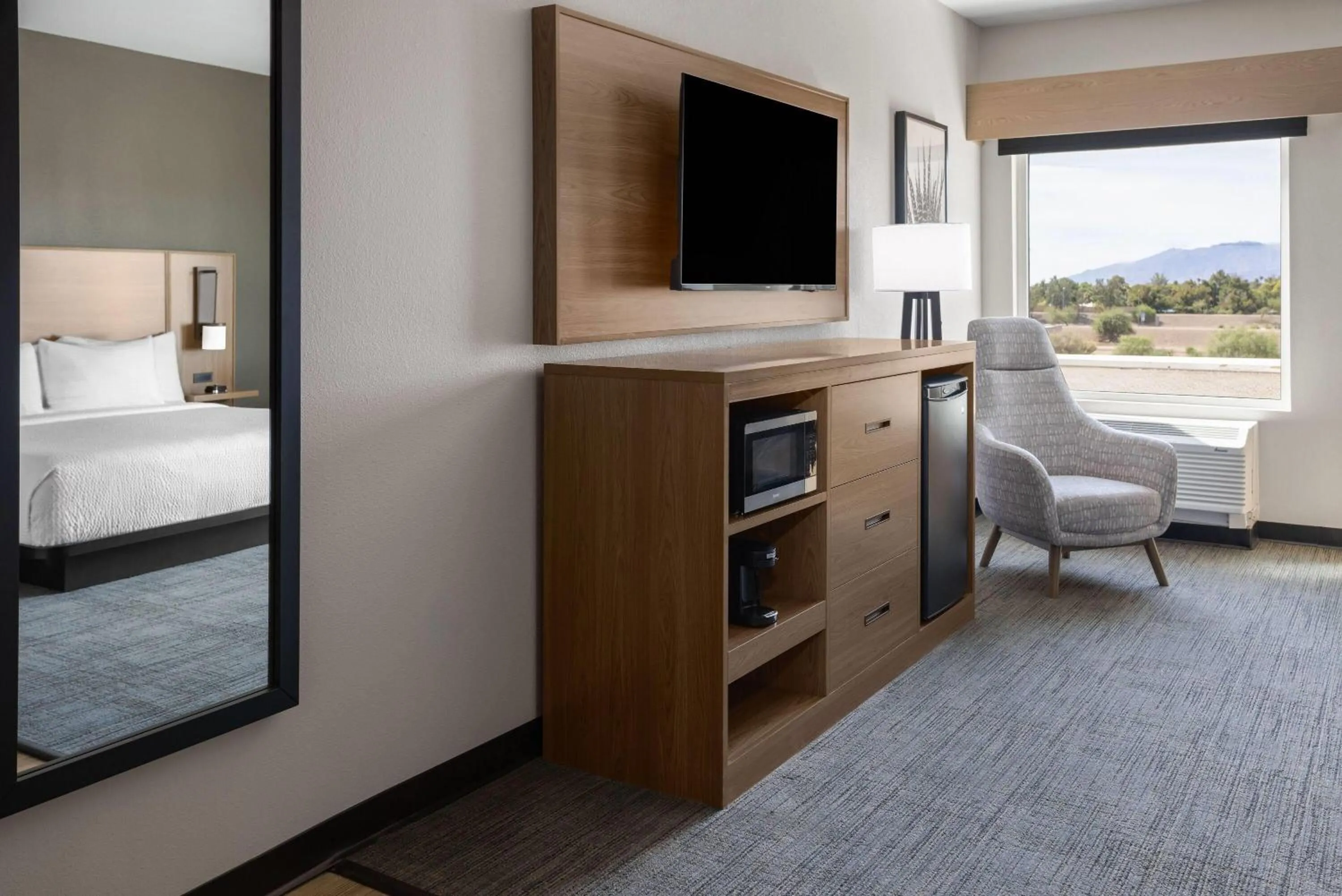 Photo of the whole room, Bed in La Quinta Inn & Suites by Wyndham Phoenix West Glendale