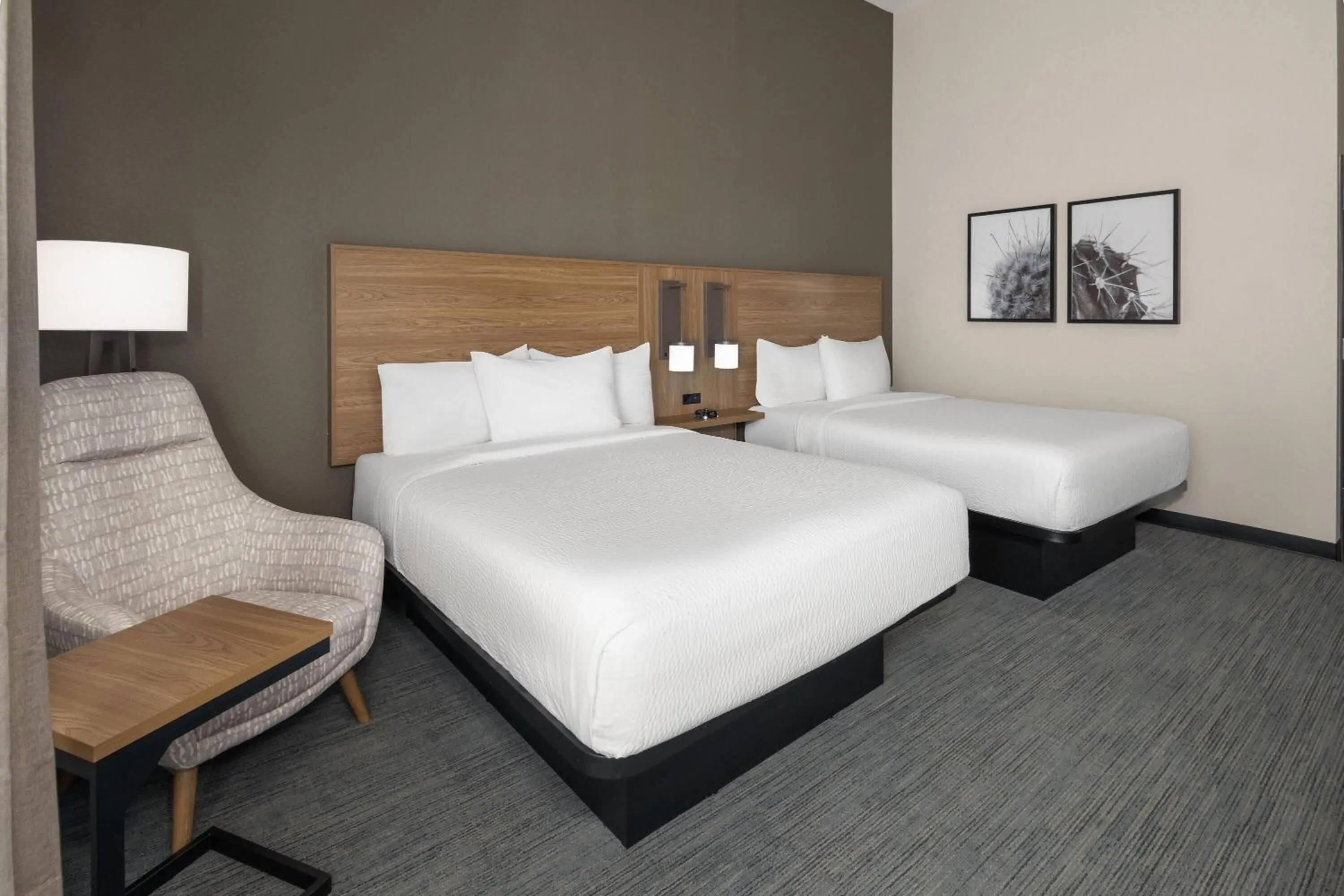 Photo of the whole room, Bed in La Quinta Inn & Suites by Wyndham Phoenix West Glendale