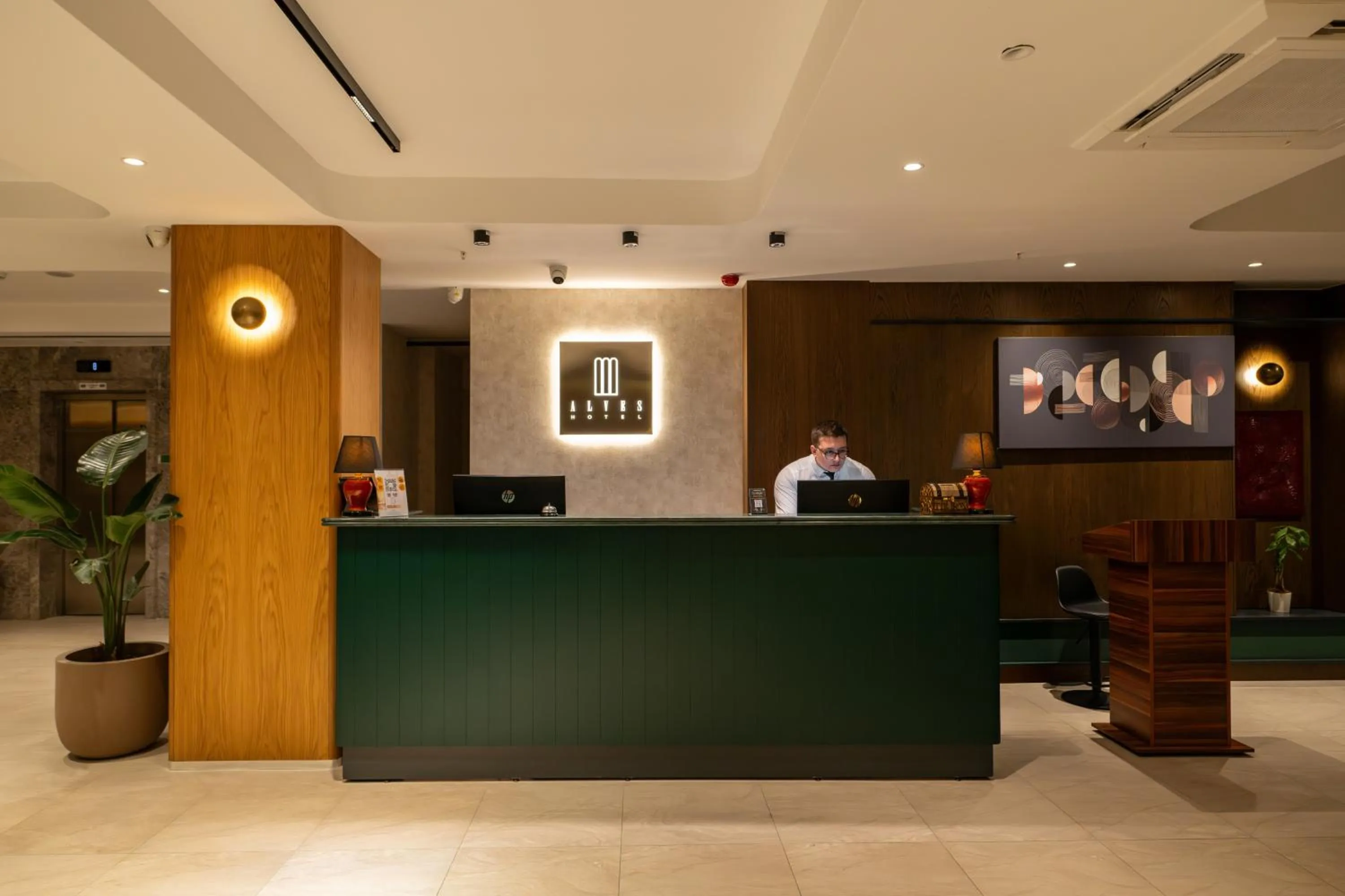 People in Alves Hotel