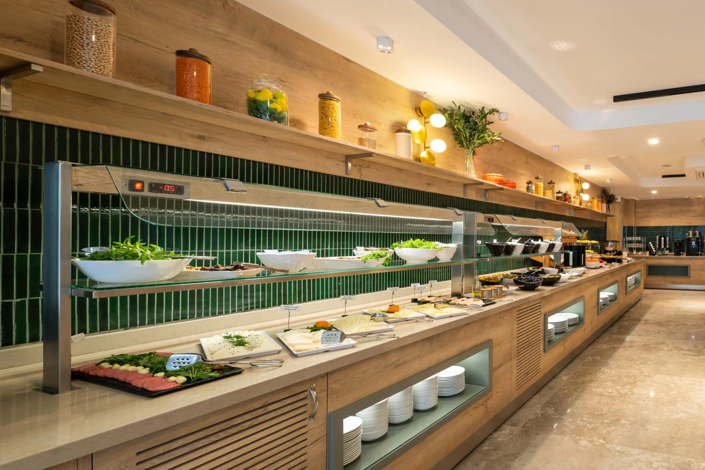 Restaurant/places to eat in Alves Hotel